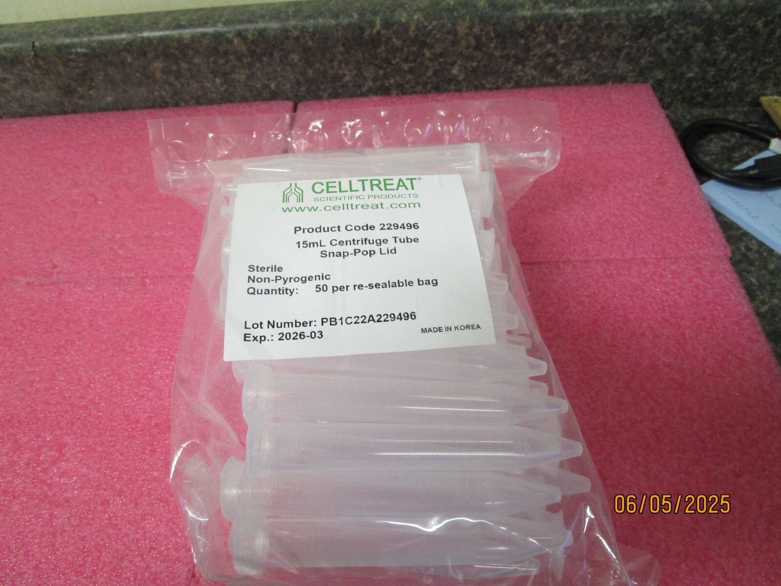 Qty (300) CELLTREAT 15mL Centrifuge Tube Snap-Pop Lid Code 229496 EXP 2026-03
