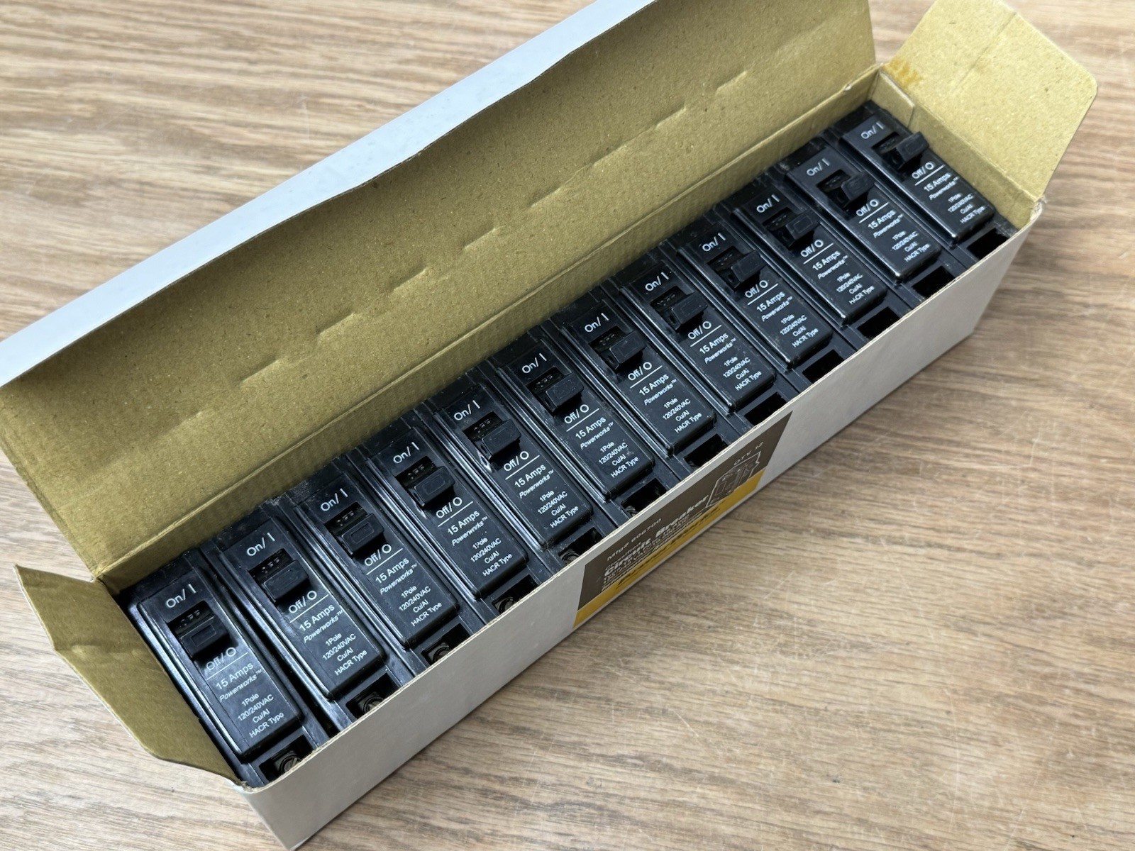 NEW Box of 12 PowerWorks 1Pole 15 Amp 120/240 VAC Circuit Breakers 606700