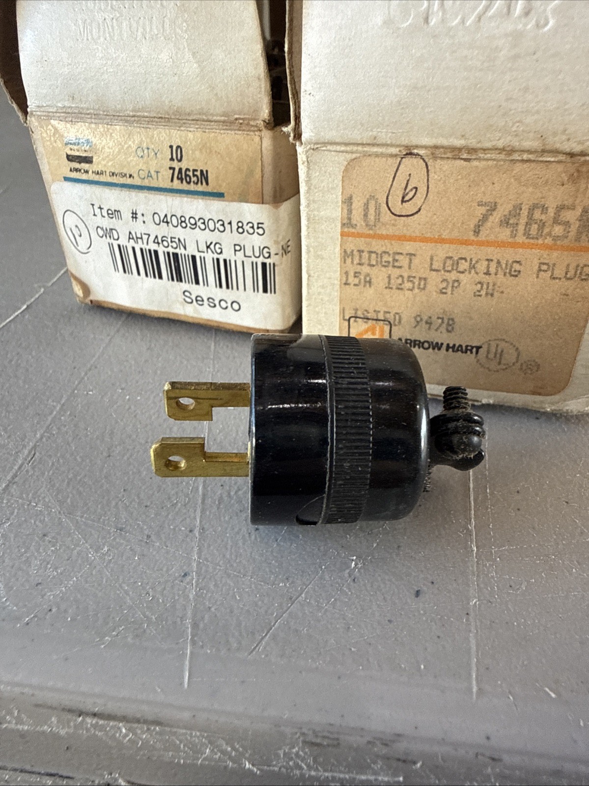 Lot of 16. 7465N Arrow Hart Midget Locking Plug 15 Amp, 25 Volt