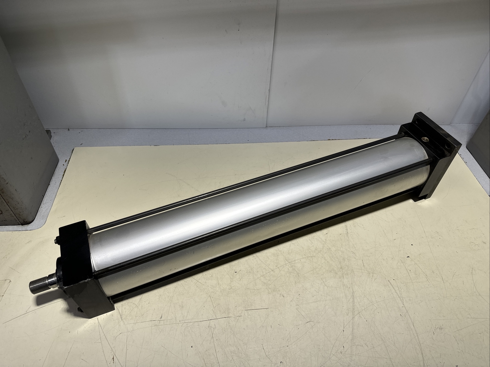 *NEW* Numatics VK-685339-7 Cylinder F2AR-12I2E-L4A0 Bore:4 STK:12.500