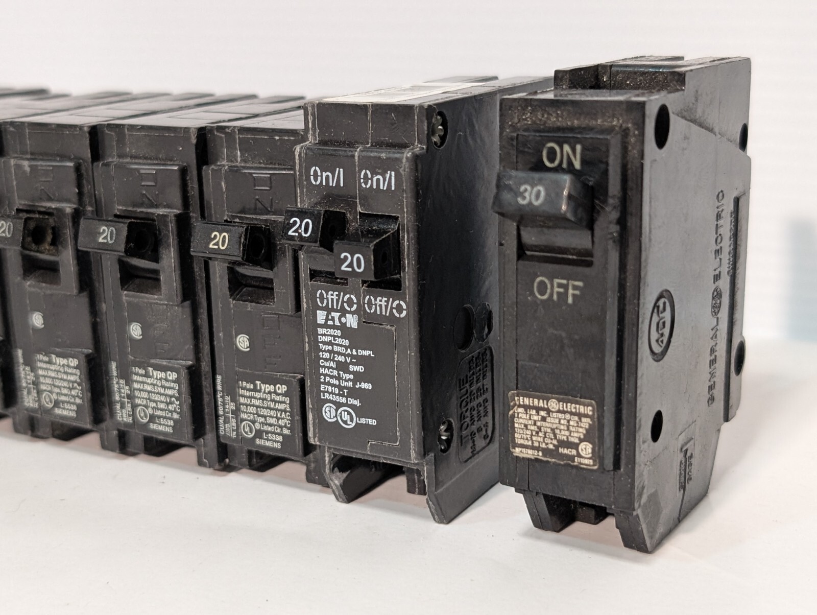 Lot of 9 Single Pole Circuit Breakers, (8) 20A, (1) 30A, Siemens, GE, Eaton