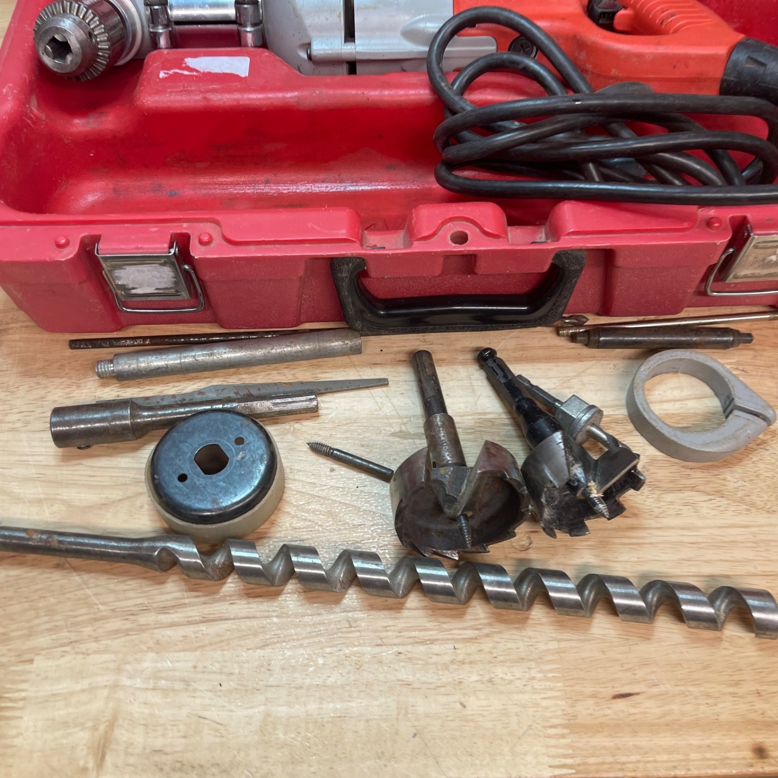 Milwaukee 1107-1 1/2» Corded Right Angle Drill with case