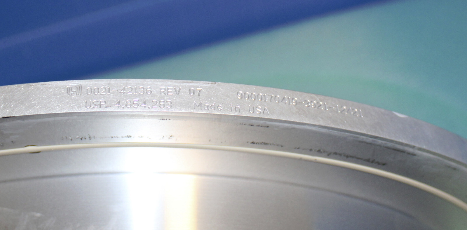 AMAT FACEPLATE LOWK XTRA ROW EXTENDING FLO 300mm Applied Materials 0021-42136