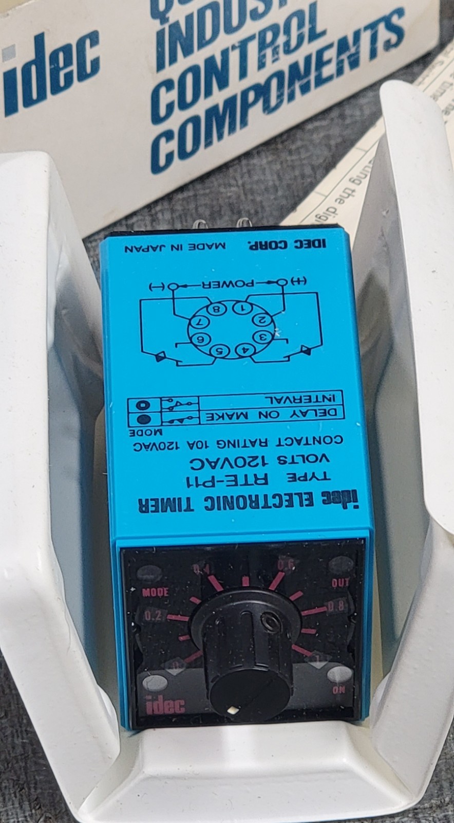 RTE-P11 Idec Relay New In Original Box 120VAC New Old Stock