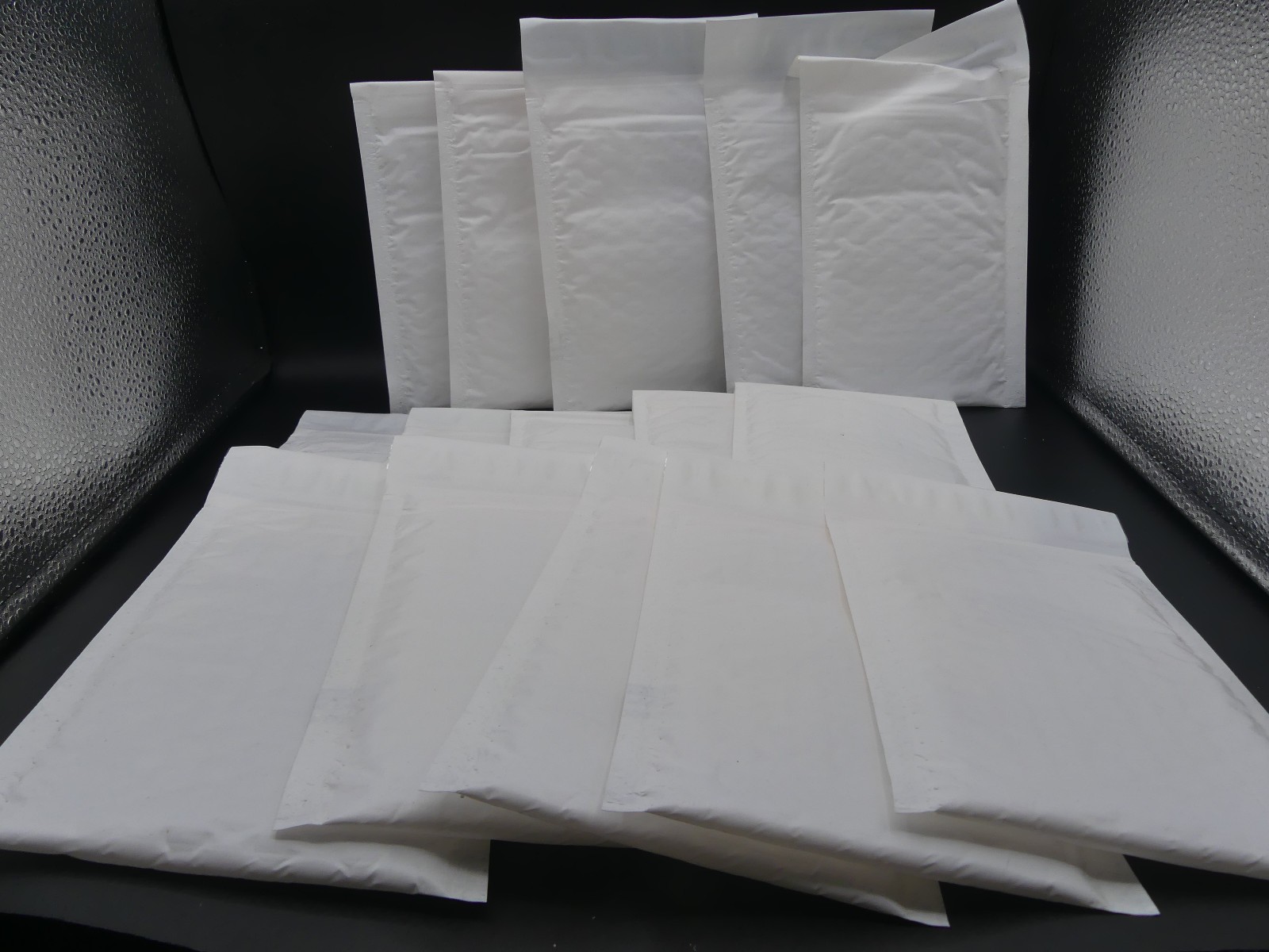 S-8059 Uline #000 Poly Bubble Lined Mailers – 15 Count 4×8″ White Weatherproof