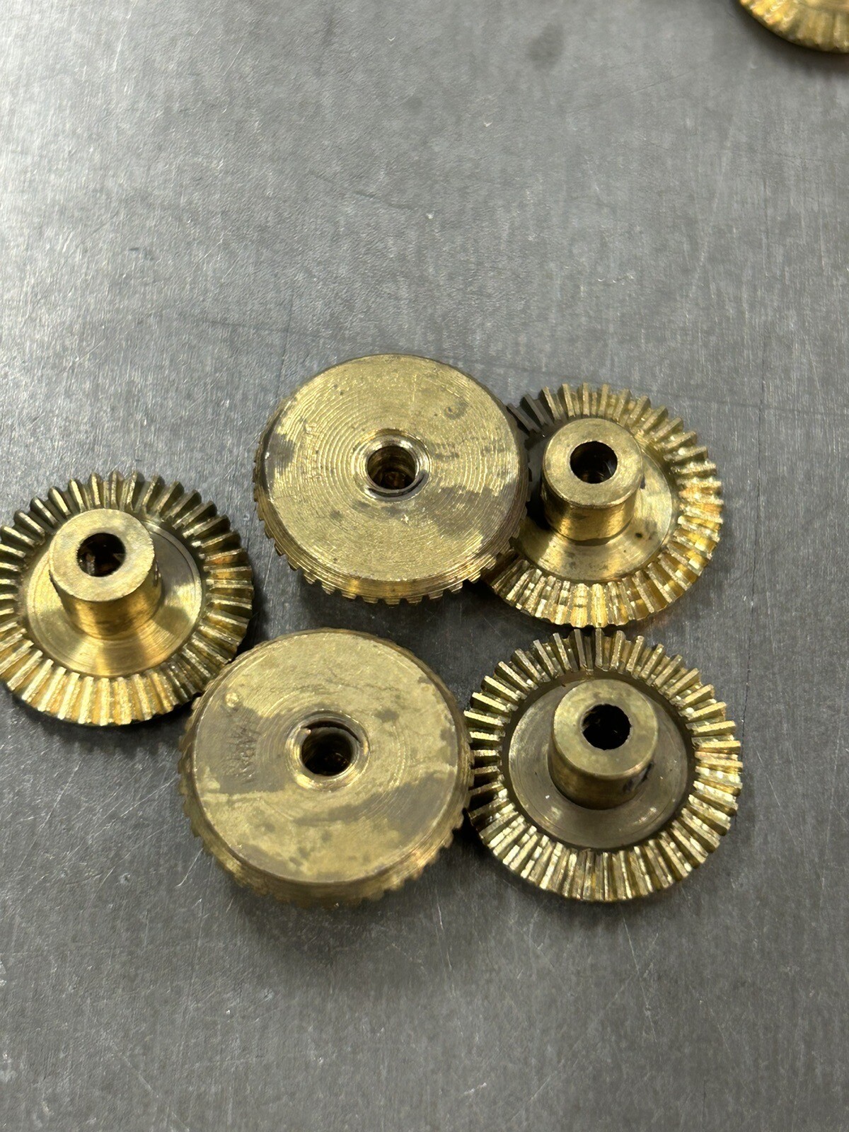 QTY 1 TRADESHIP BRASS 90 DEGREE BEVEL GEAR SET 40/10 TEETH 4:1 RATIO SLOT CAR