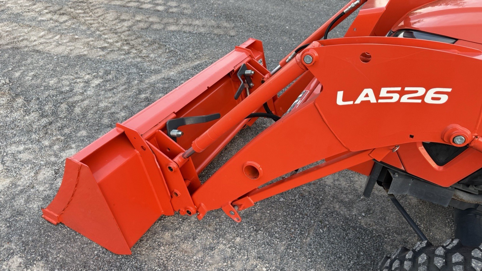2023 KUBOTA L3302 TRACTOR WITH LA526 LOADER – 4X4 – HYDROSTATIC – LOW HR MACHINE