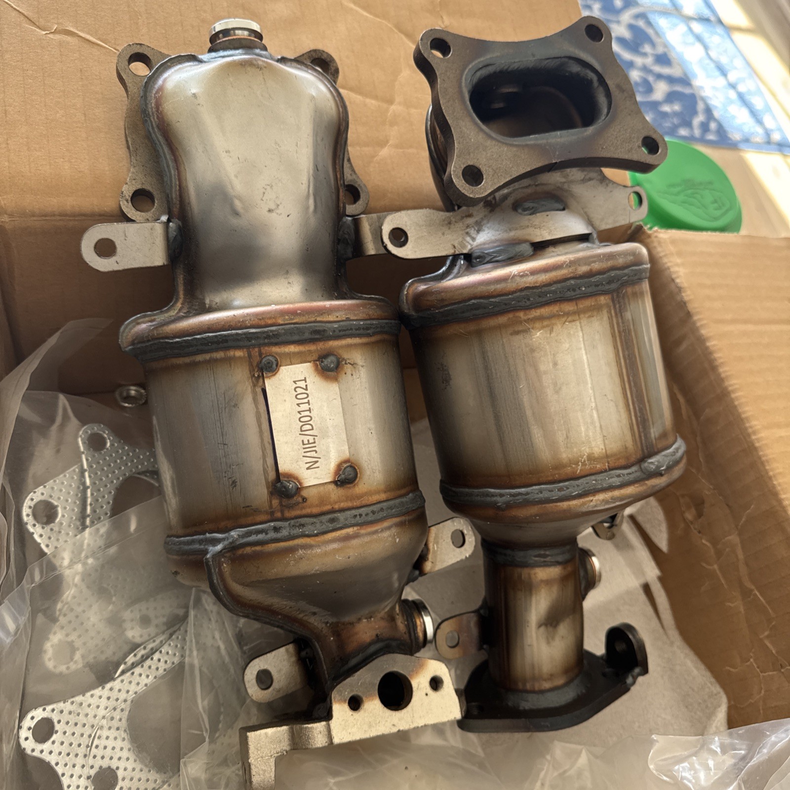 2 NEW SAROTIN N/JIE/D101036 N/JIE/D011022 CATALYTIC CONVERTERS new open box