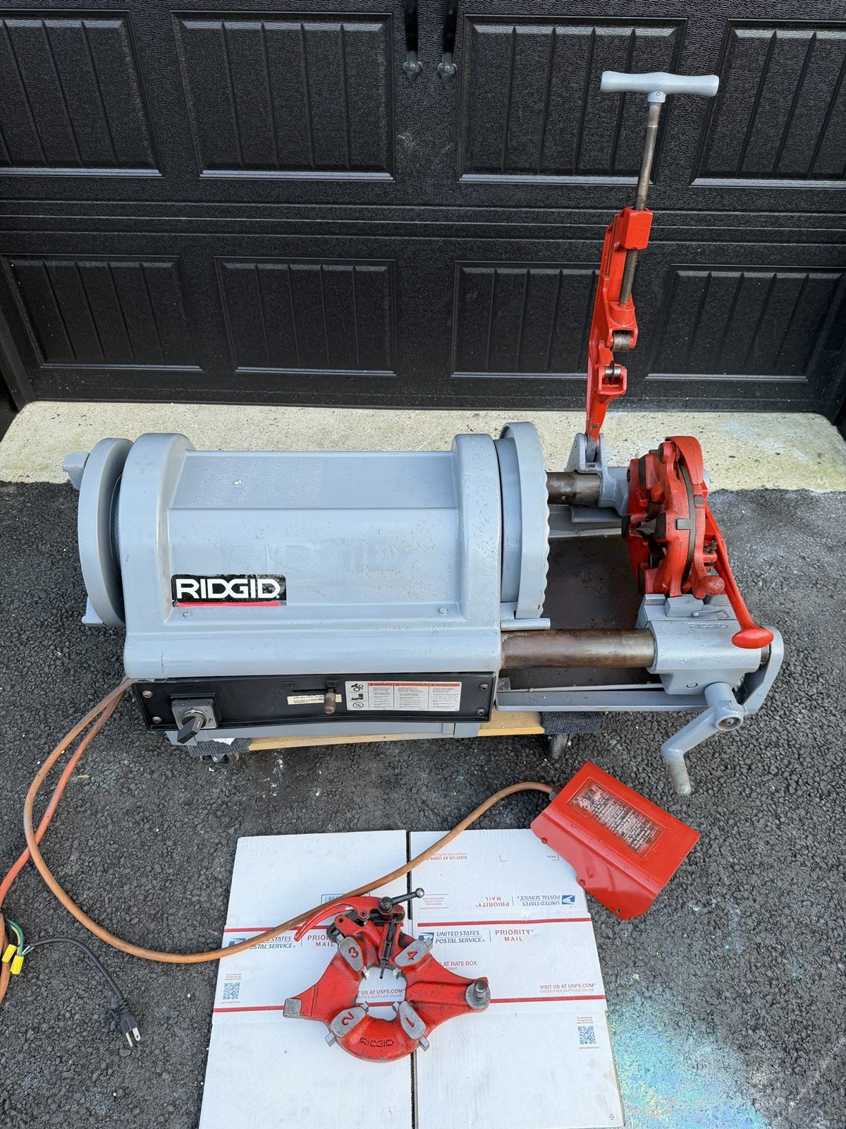 Ridgid 1224 Pipe Threading Machine 1-2 To 4” Pipe Self Oiling Self Opening Great