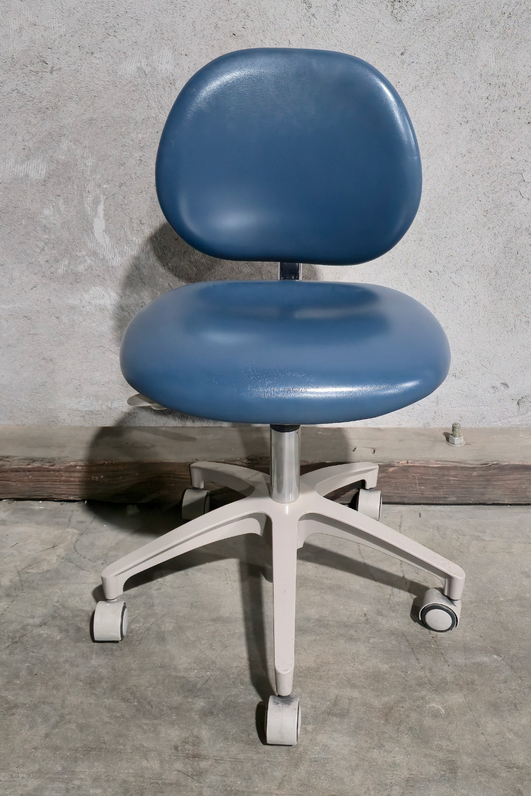 Adec 1601 Doctor Dental Assistant Stool WILL NEED A NEW CYLINDER BAR