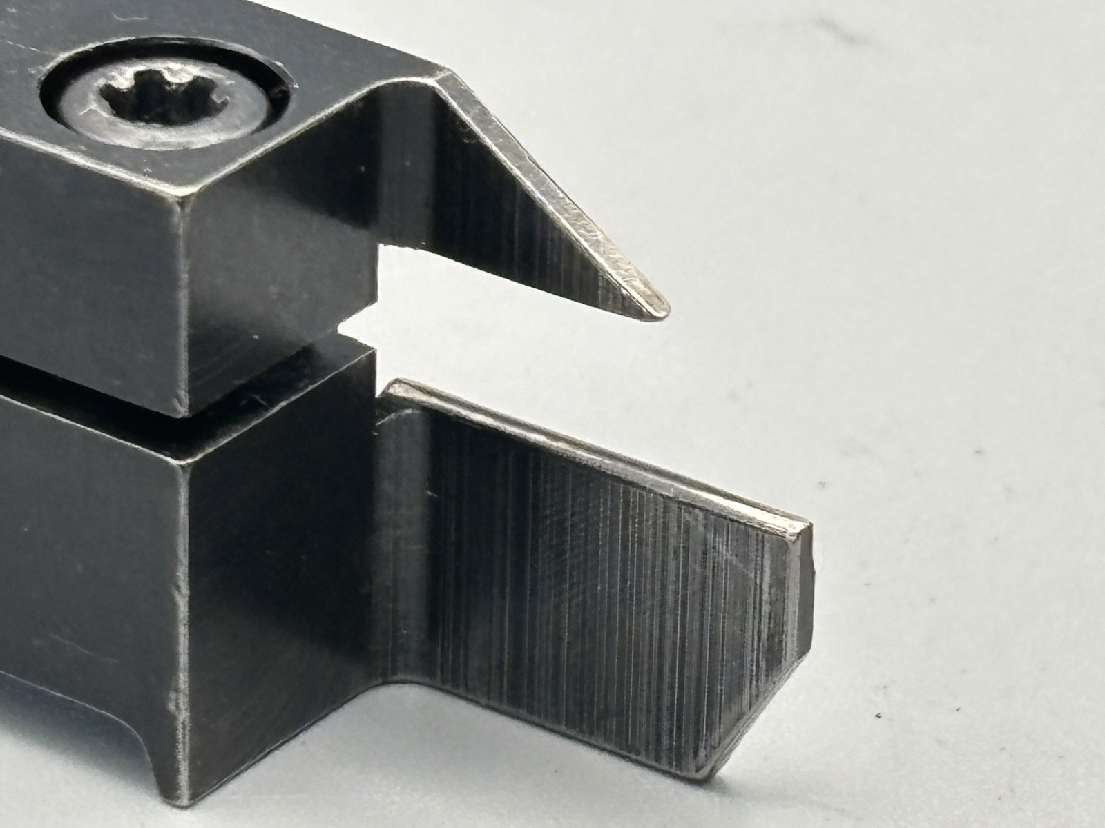 Sandvik RF123E059-08B 1/2″ Shank Indexable Grooving Parting Turning Tool Holder