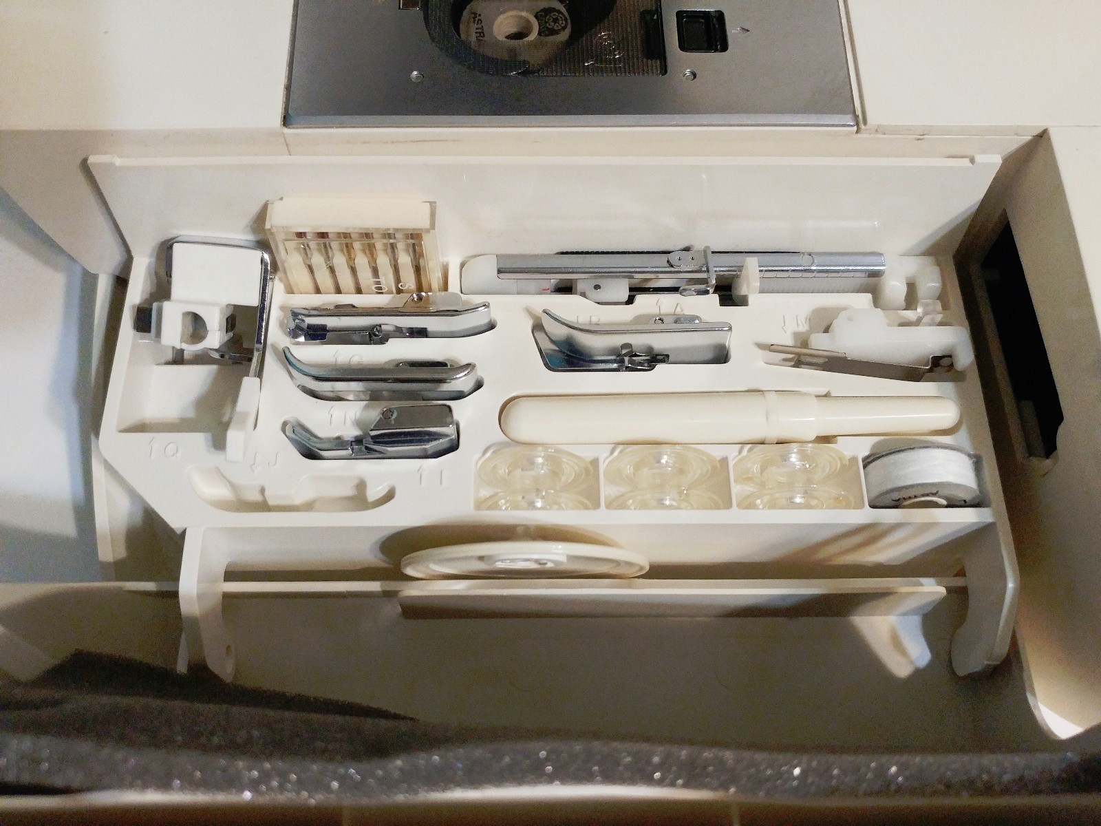Brother Pacesetter PC-8500 Computerized Embroidery & Sewing Machine Lot +