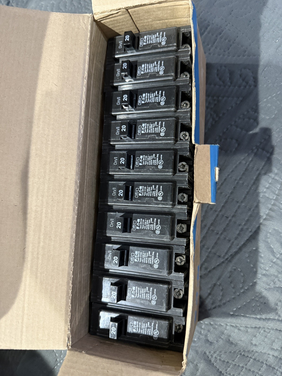 LOT OF 10 EATON BR120 Circuit Breakers (10 Pack) 20 AMP 1 Pole Type BR *NEW