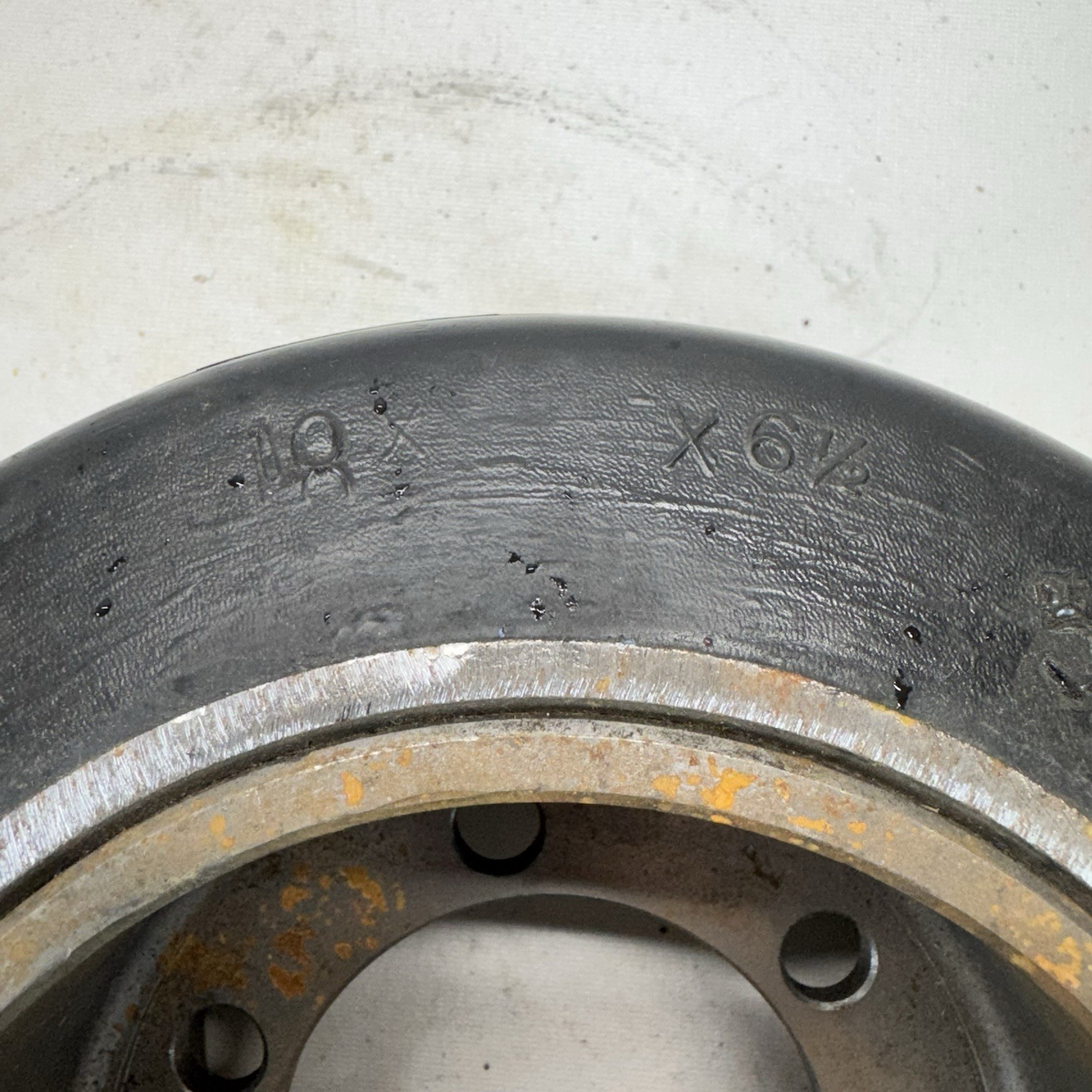 SUPERIOR TIRE 10X5X6.5 SMOOTH PRESS-ON ASSEMBLY FOR NISSAN 43350-FS000 FORKLIFT