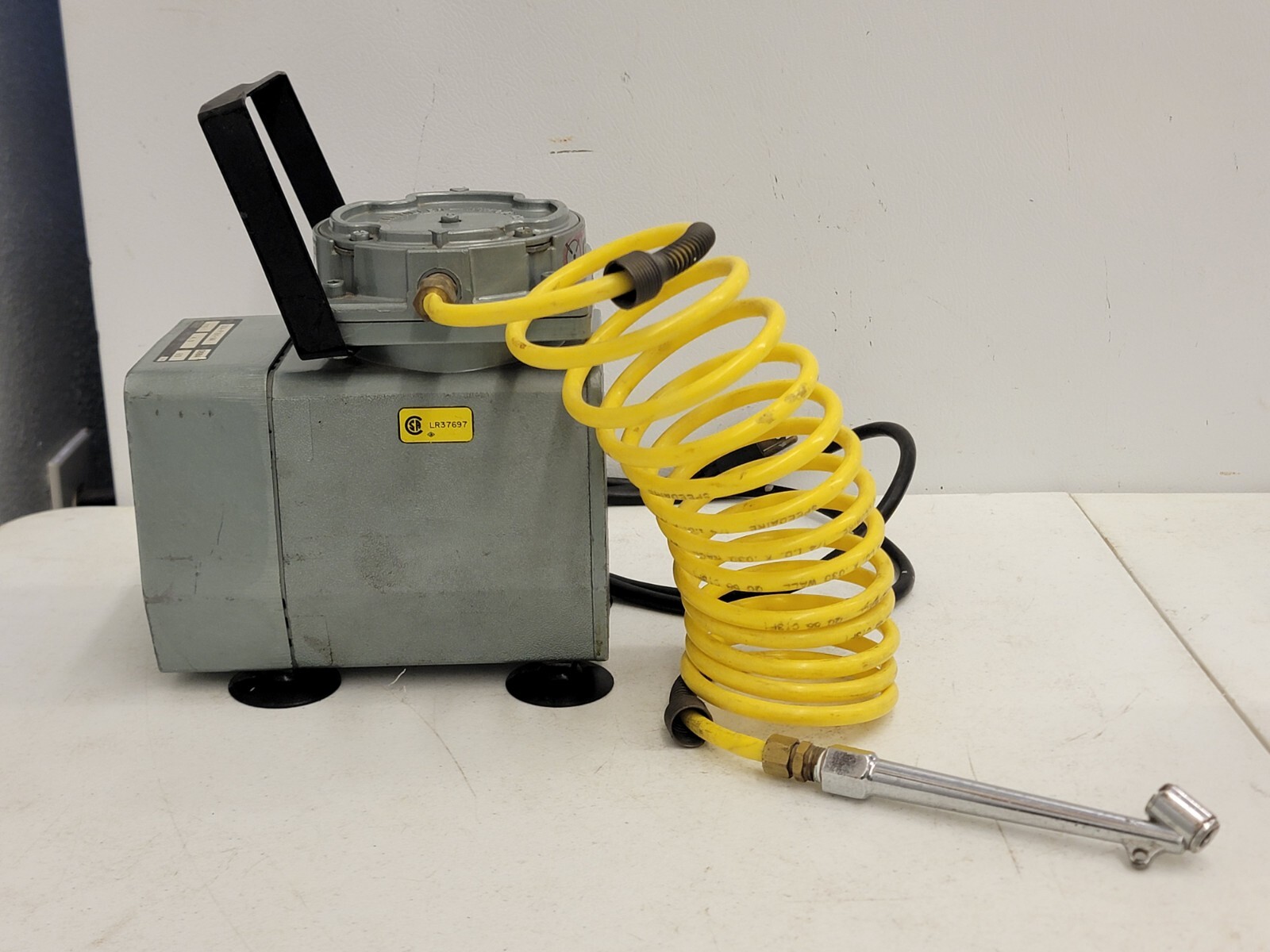 Gast MFG. Corp DOA-P161-AA Diaphragm Compressor or Vacuum Pump W/ Hose