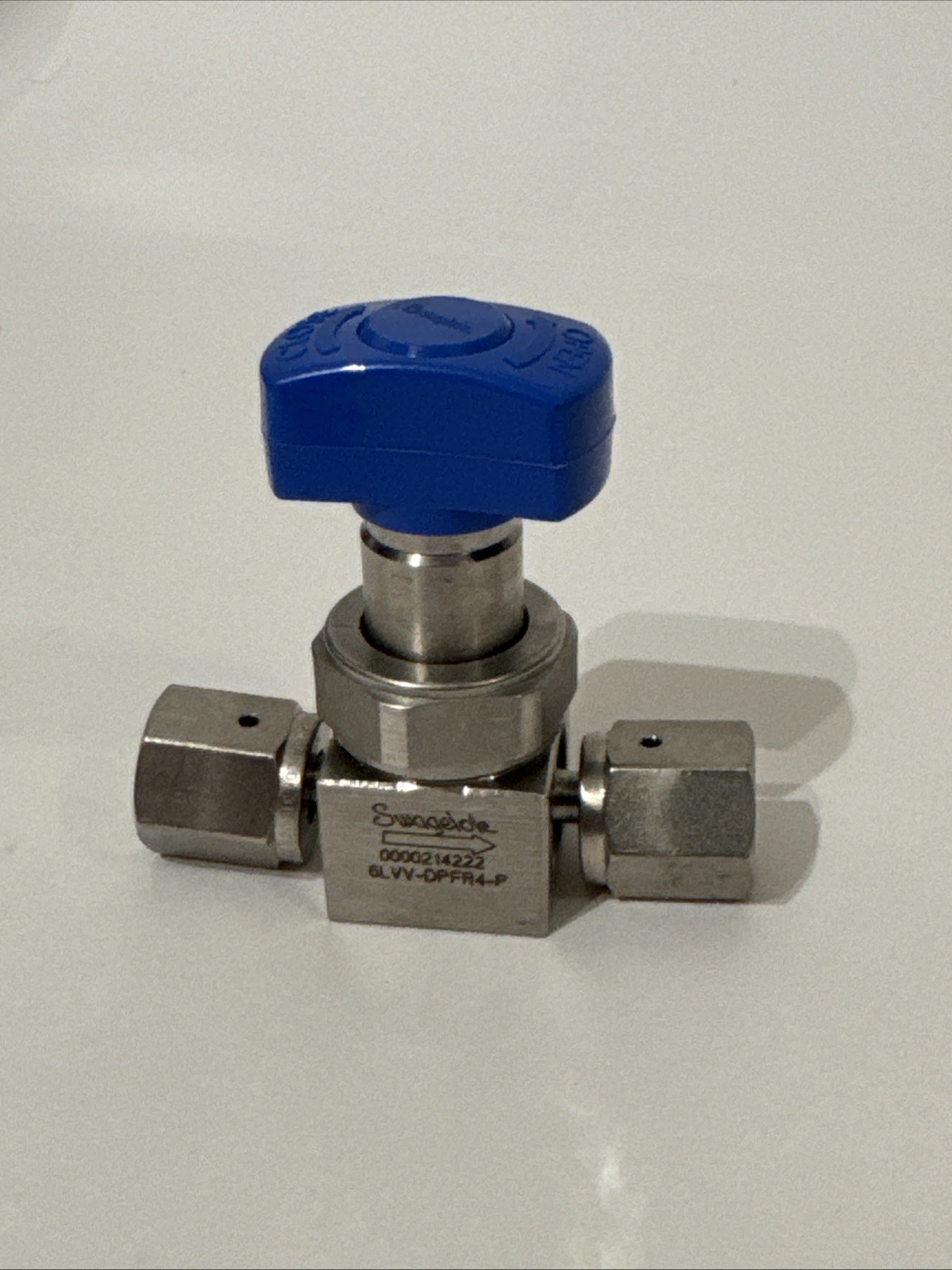 Swagelok 6LVV-DPFR4-P 316L VIM-VAR Manual Diaphragm Sealed Valve – Blue/Silver