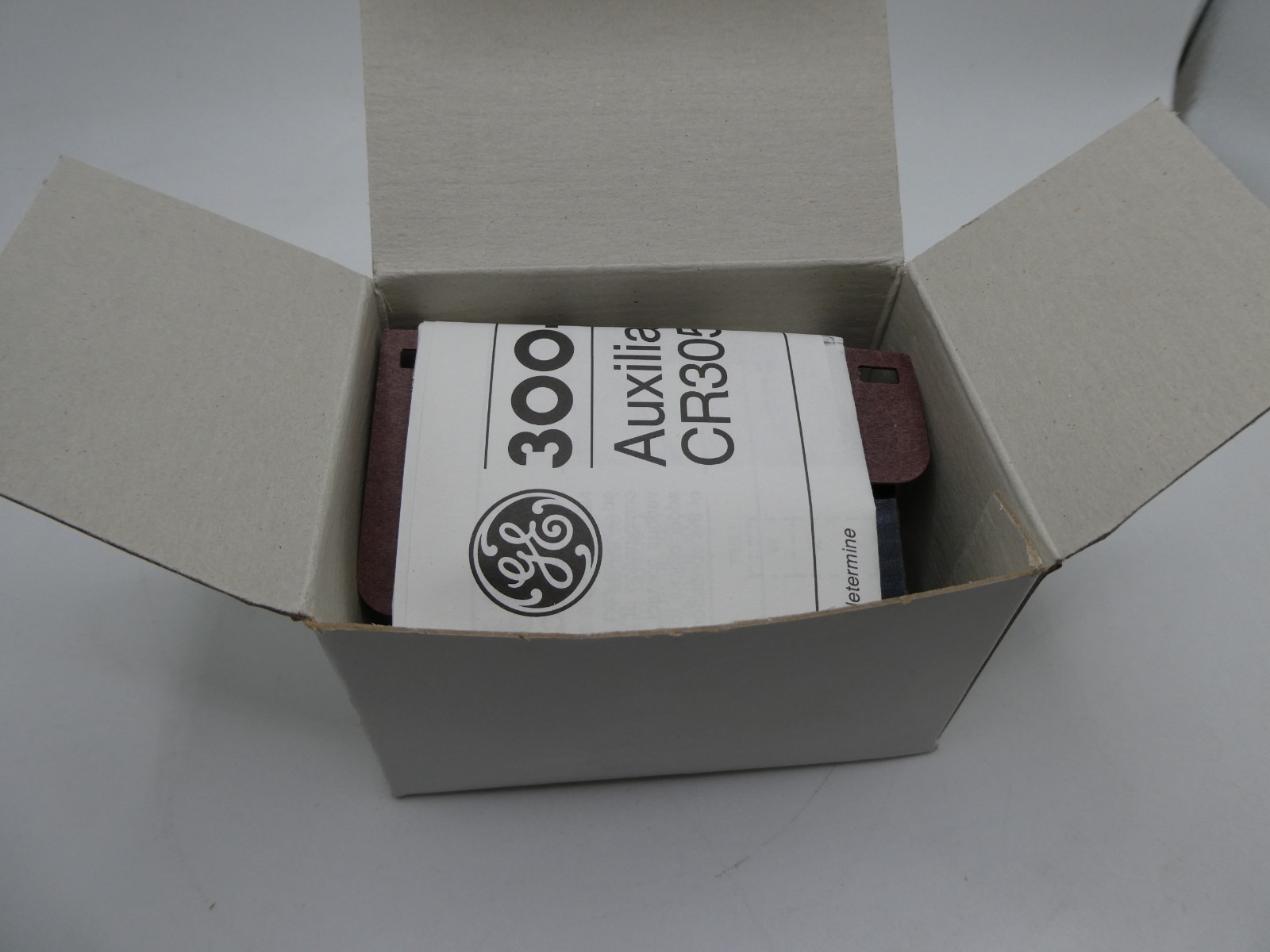 GENERAL ELECTRIC CR305X100C AUXILIARY CONTACT KIT NEMA SIZE 0 & 1 «NIB»