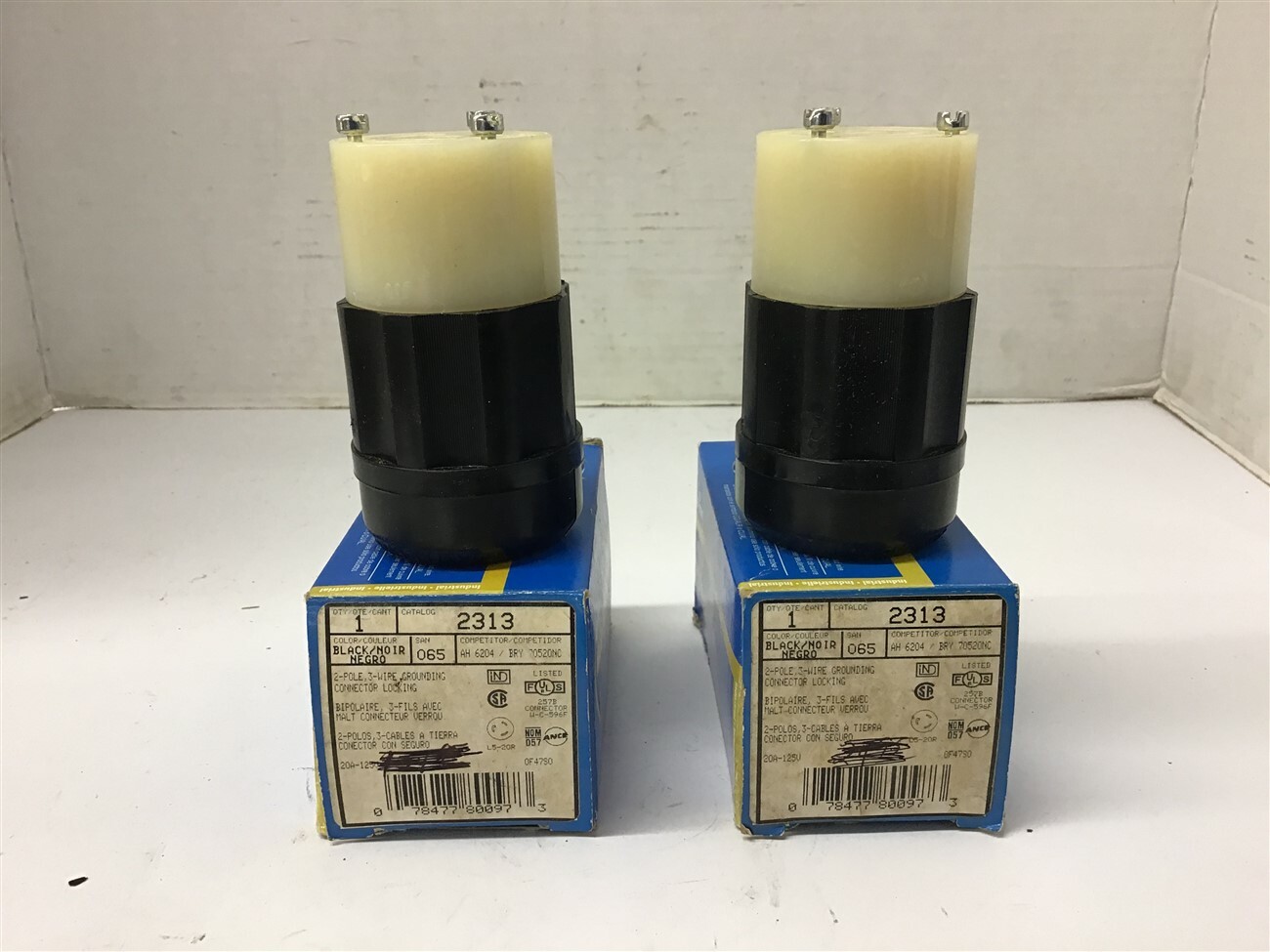 Leviton 2313 20 Amp 125 Volt Connector locking 2 Pole Lot Of 2