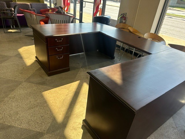 Executive traditional U Shape desk in Mahogany Wood Finish – right hand