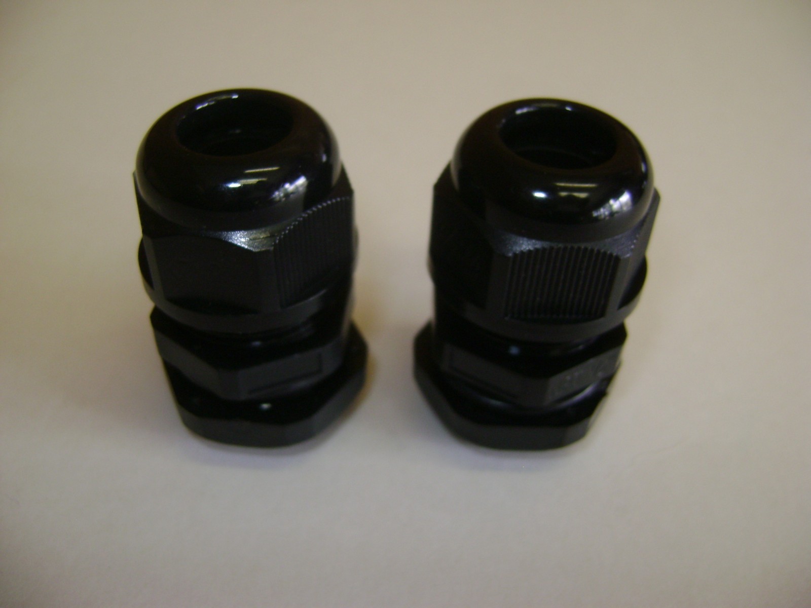 2 Excellent Quality 3/4″ NPT Cord Cable Glands With Seals And Nuts NPT-3/4″