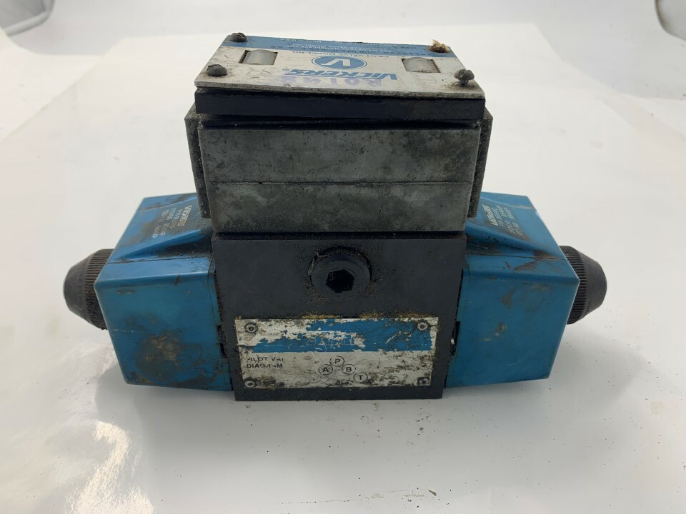Vickers 02-119590 DG44LW 016C B 60 w/ 868982 110v/50hz .85amp 120v/60hz .69amp