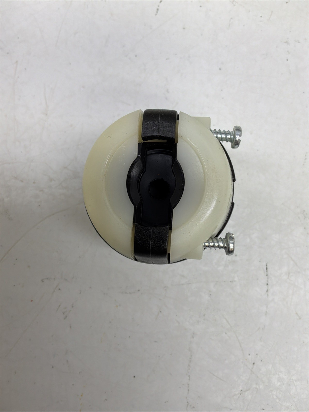 Hubbell Insulgrip Twist-lock plug 30A 3phase 4 Wire Grounding 480VAC HBL2731 NIB