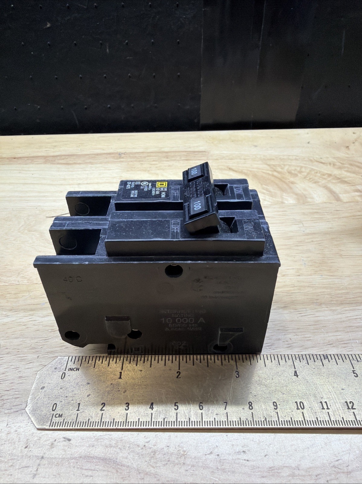 Square D HOM2100 2 Pole 100 Amp 240V Plug-in Circuit Breaker New In Box