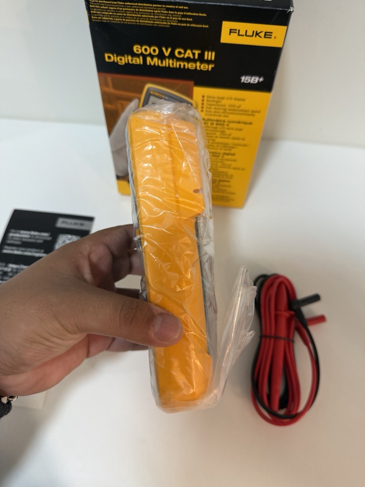 FLUKE 15B+ CAT III 600V DIGITAL MULTIMETER (NEW FACTORY SEALED) SHIPS FAST