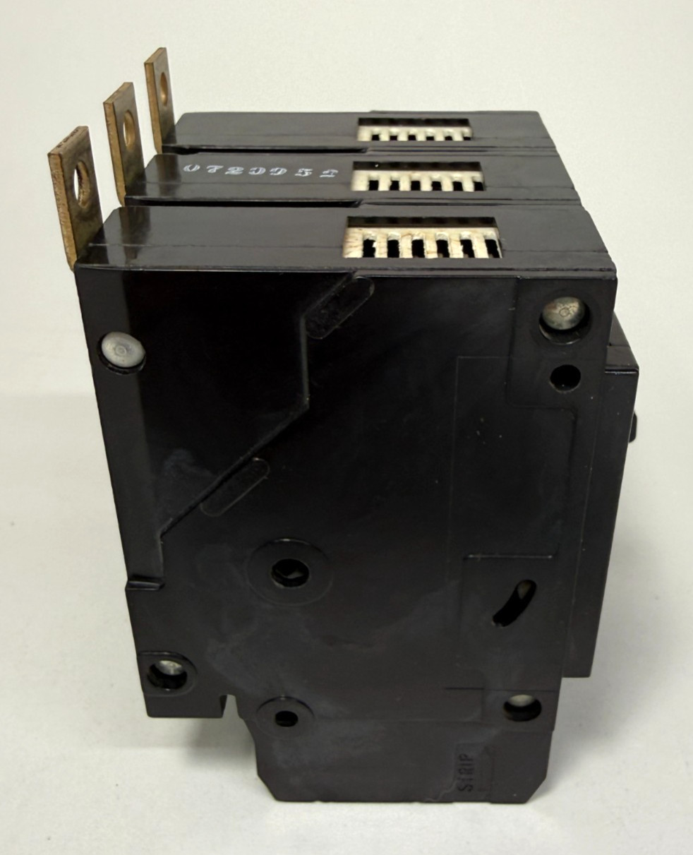 Siemens BQD330 30Amp 3Pole 277/480YVAC 14kA Bolt-On Circuit Breaker