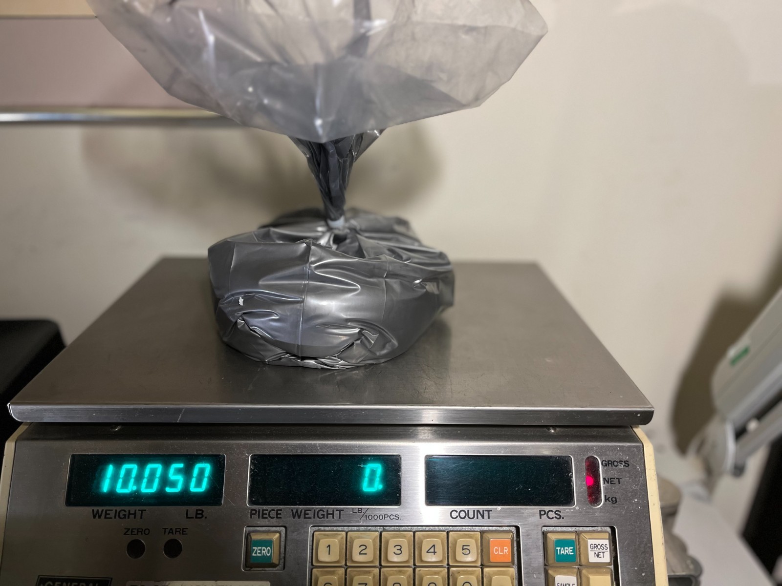 10 lb. Mfr. sealed bucket 99.9% Electrolytic Iron Powder -325 mesh Mfd. 2023