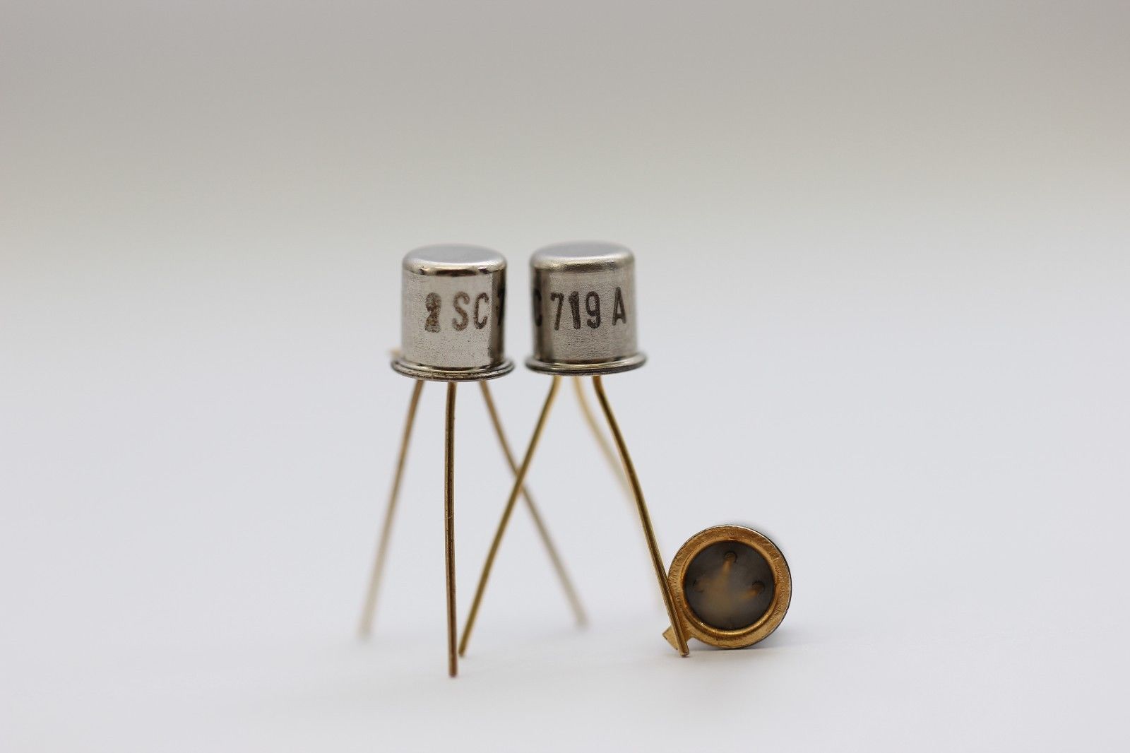 SC719A GOLD TRANSISTOR NOS( New Old Stock ) 1PC. C405U10F100614