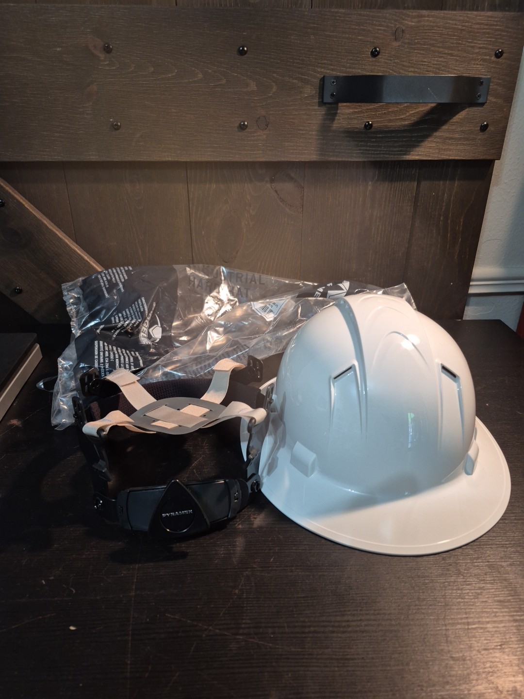 Pyramex HP54110V Ridgeline Full Brim White Hard Hat «Corpay» Logo 4 Point Ratche