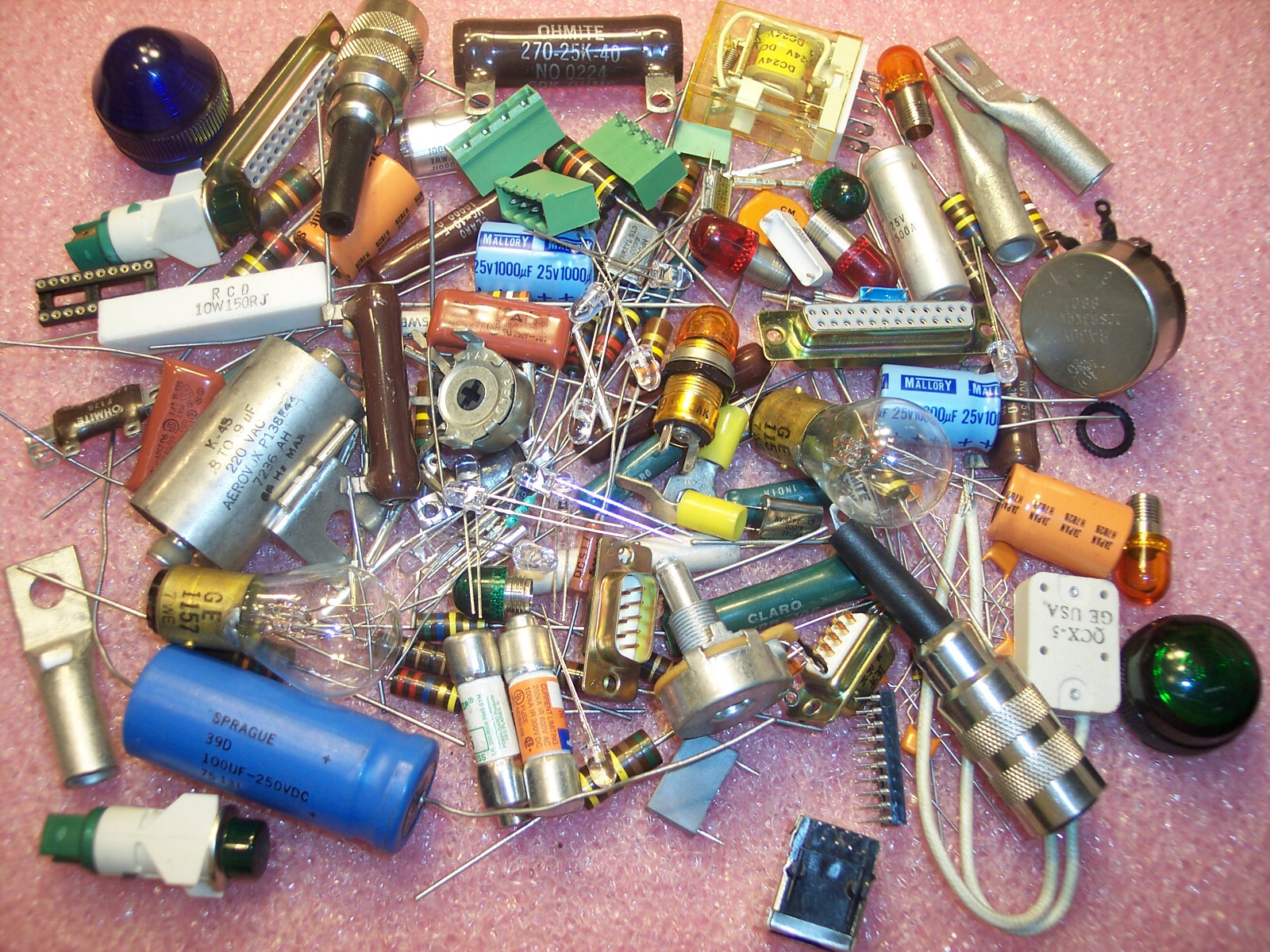 3 lb+ GRAB BAG MIXED LOT ELECTRONIC COMPONENTS CAPACITORS RESISTORS RELAYS LEDS