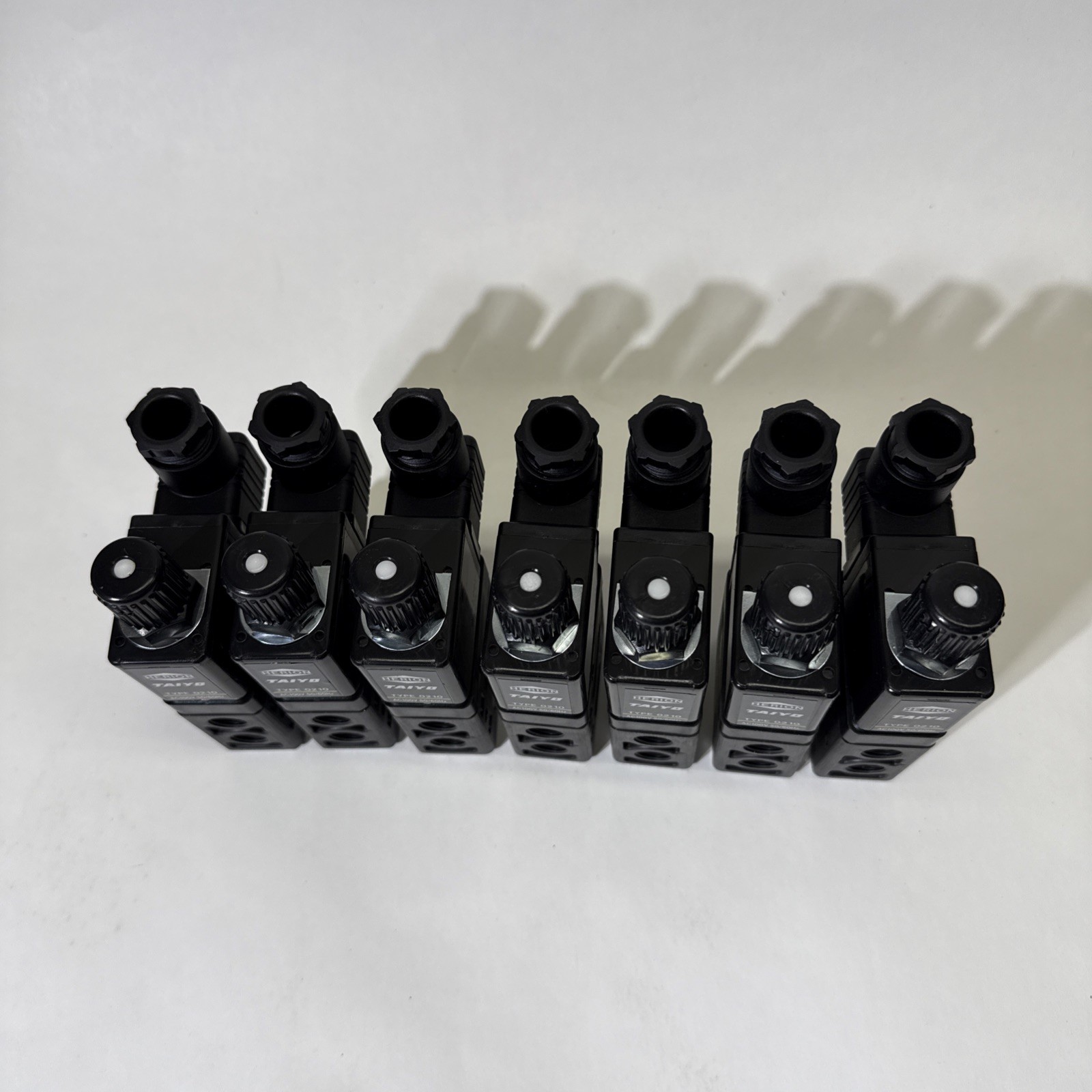 Lot of 7 – Taiyo Herion 3EC-8E Solenoid Valve AC100V 3-Port Pneumatic Amada