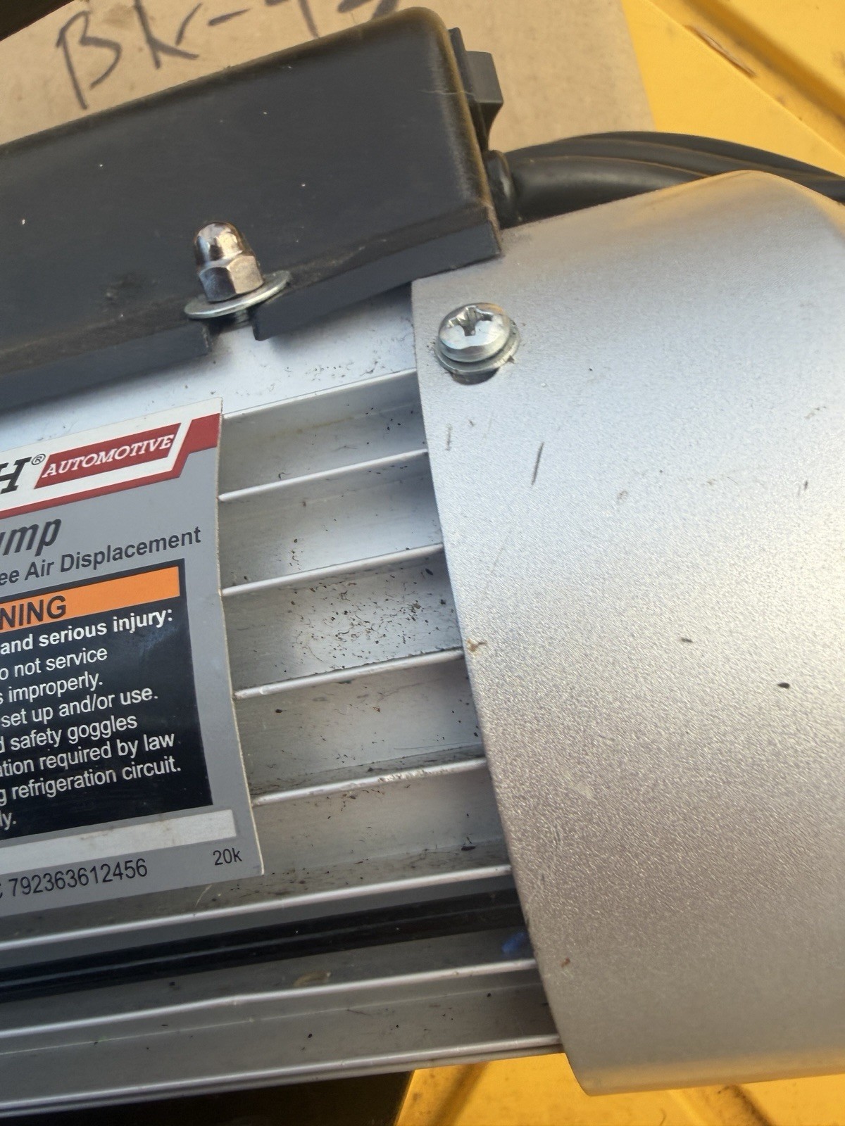 Pittsburgh 61245 2.5CFM Automotive Portable Refrigerant Vacuum Pump 120V/3.4A