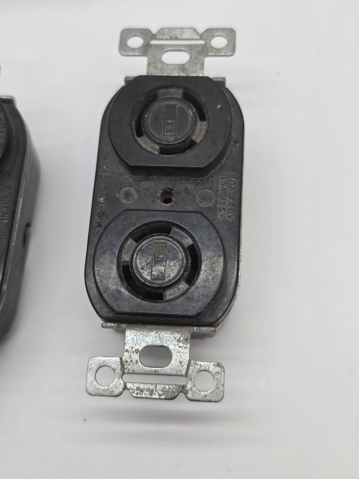 BRYANT 4700 Locking Nema L5-15 Duplex Receptale Black Back Wired 15A 125V 2pk