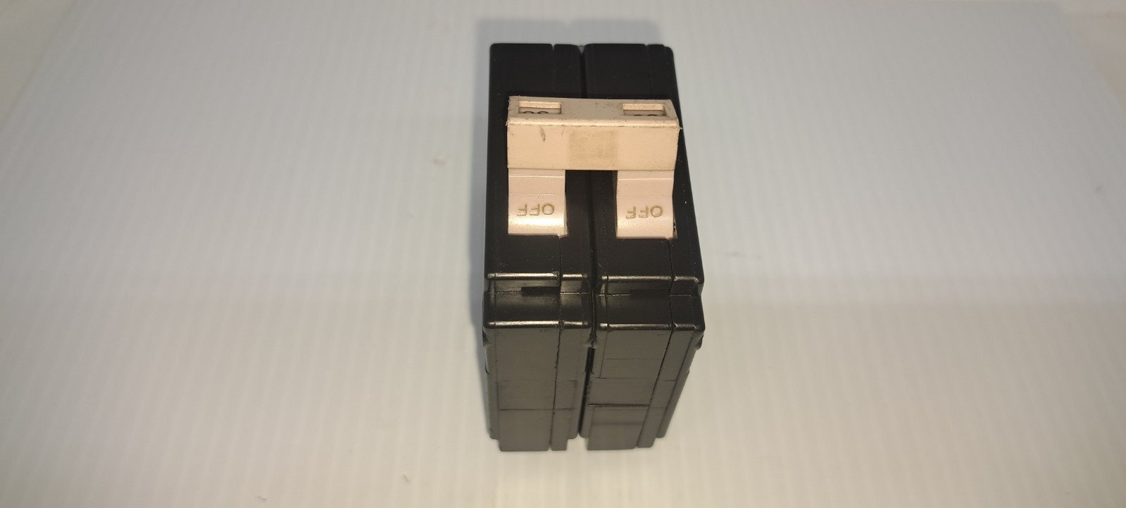 Cutler Hammer EATON CH230 2 Pole 30 Amp 120/240V Circuit Breaker Flaw