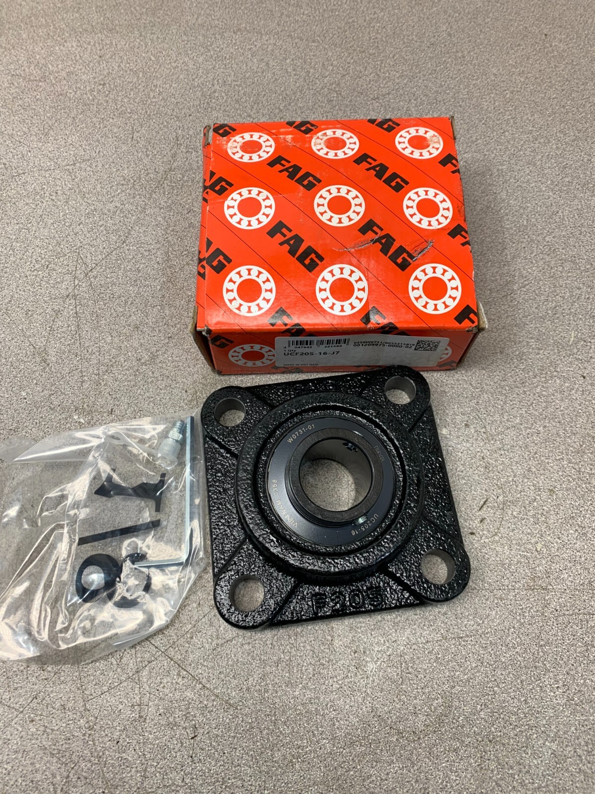 NEW IN BOX FAG 4-BOLT FLANGE BEARING 1″ BORE UCF205-16-J7