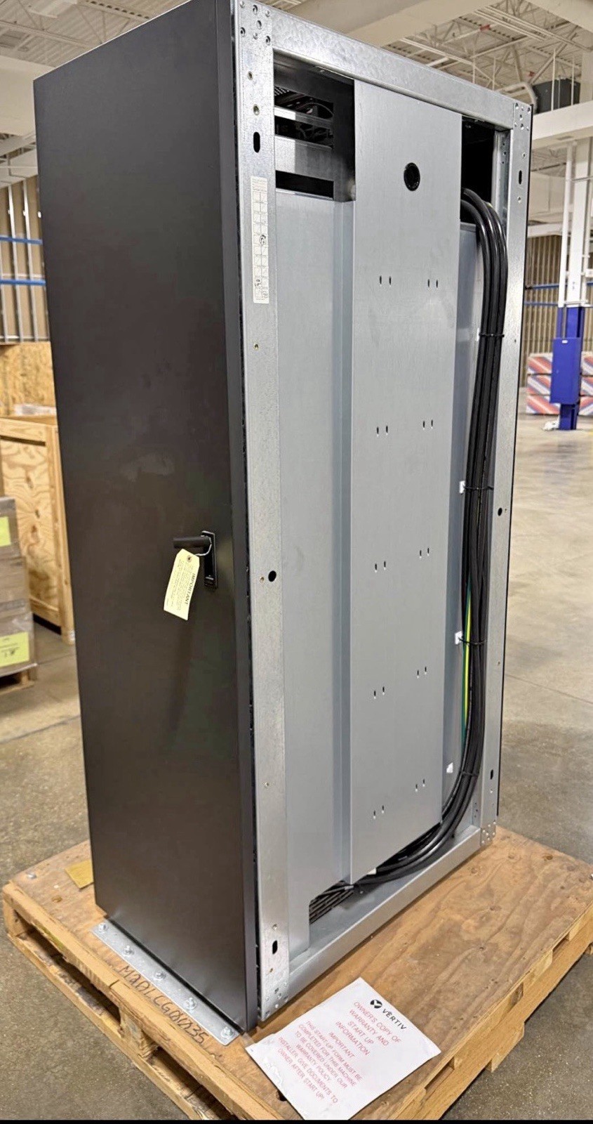Vertiv Liebert EXM Battery Cabinet 288VDC 24 Lead-Acid 300Ah Vertiv Liebert EXM