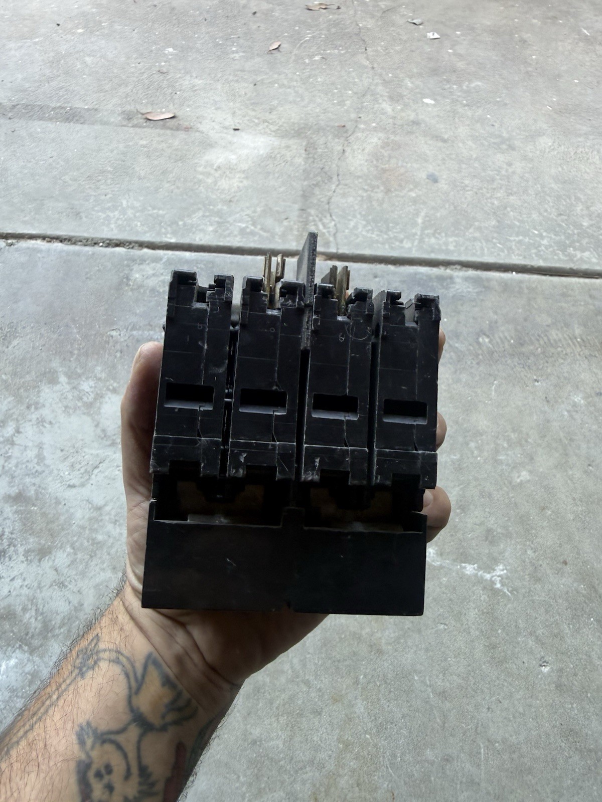 Murrays Circuit Breaker 200A 4-Pole 201-250V AC Trip Indicator
