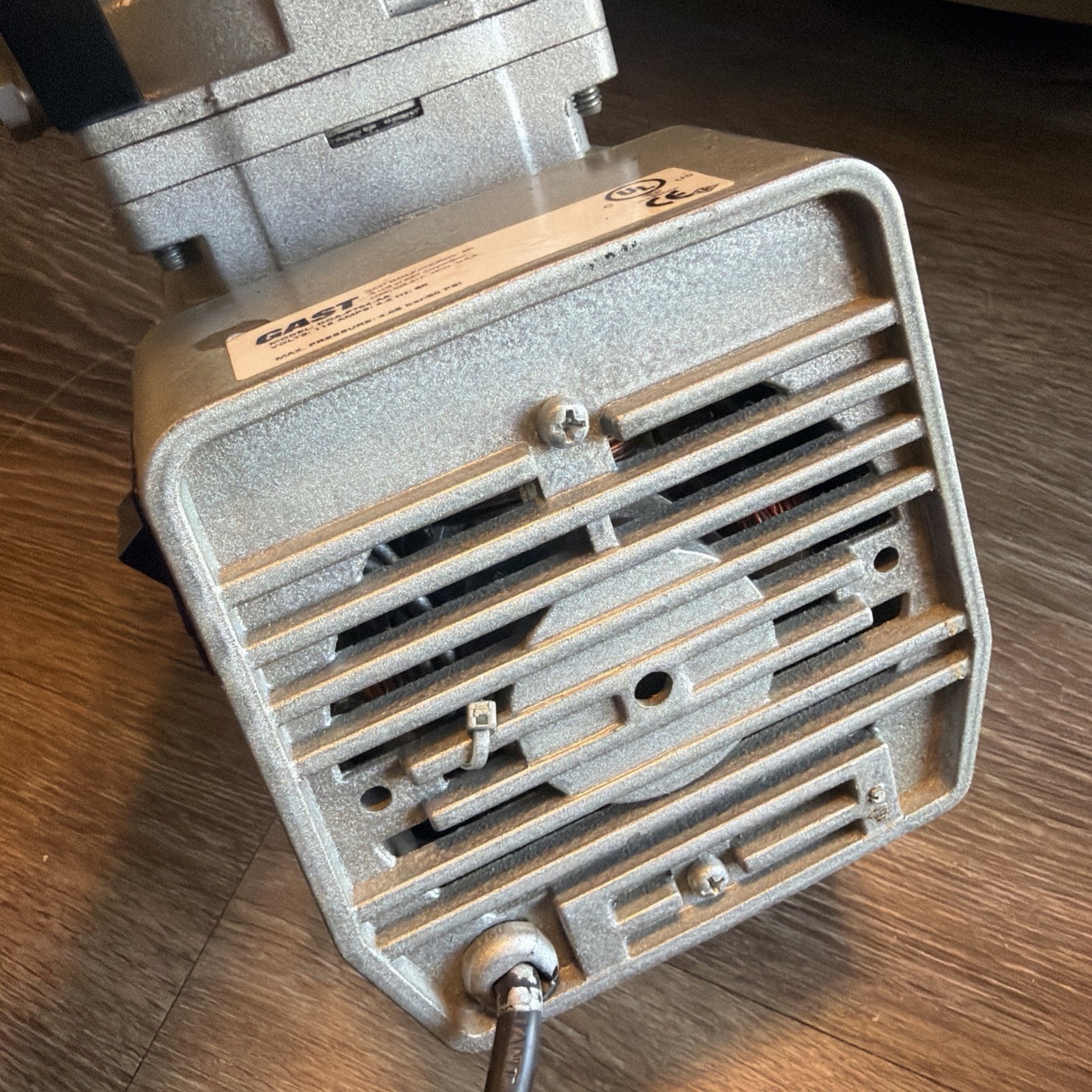 GAST DOA-P704-AA High Capacity Oil-Less Vacuum Pump 115V Runs Well