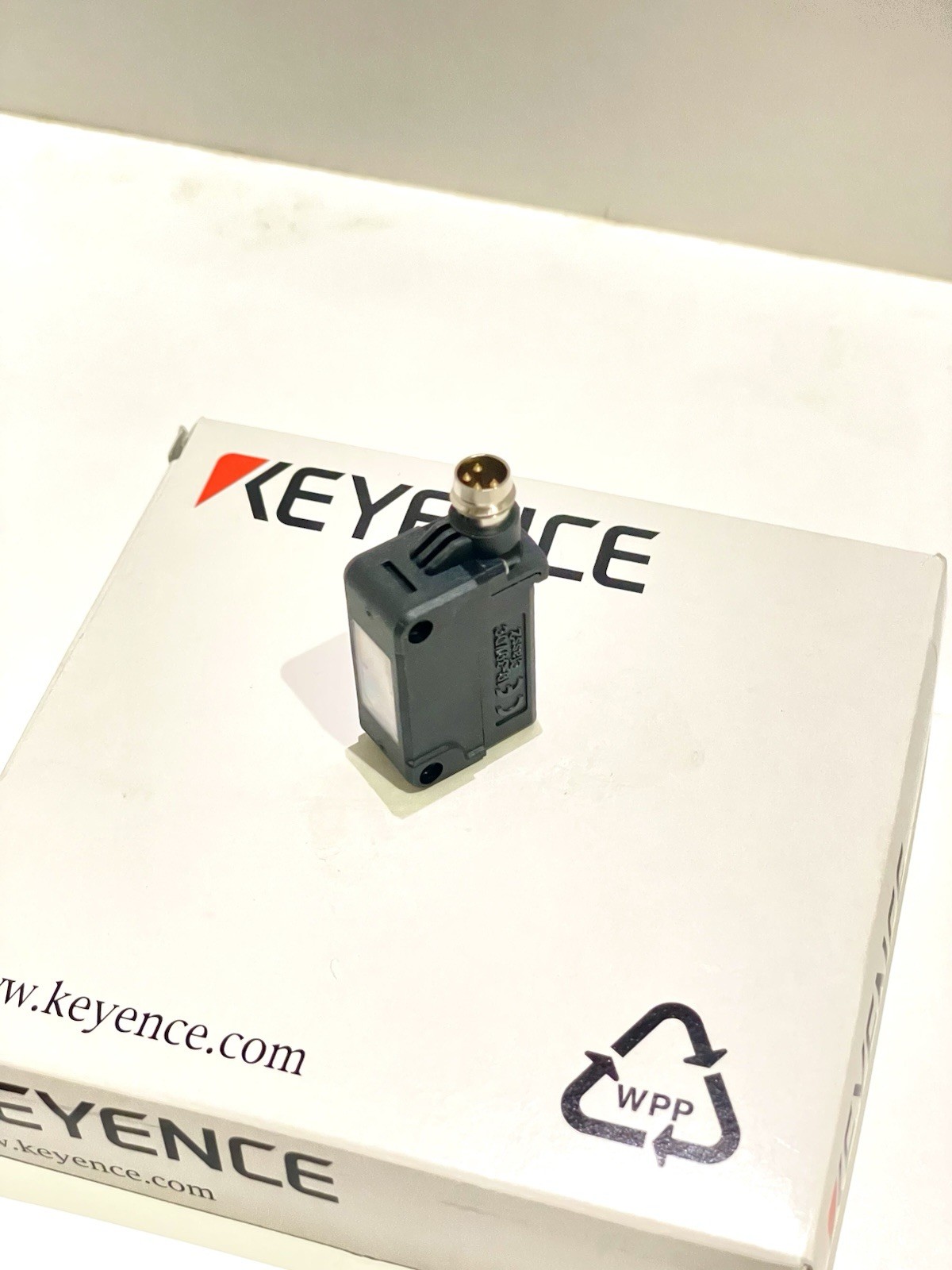 Keyence PZ-G42CP Square Reflective Photoelectric Sensor M8 Connector Type