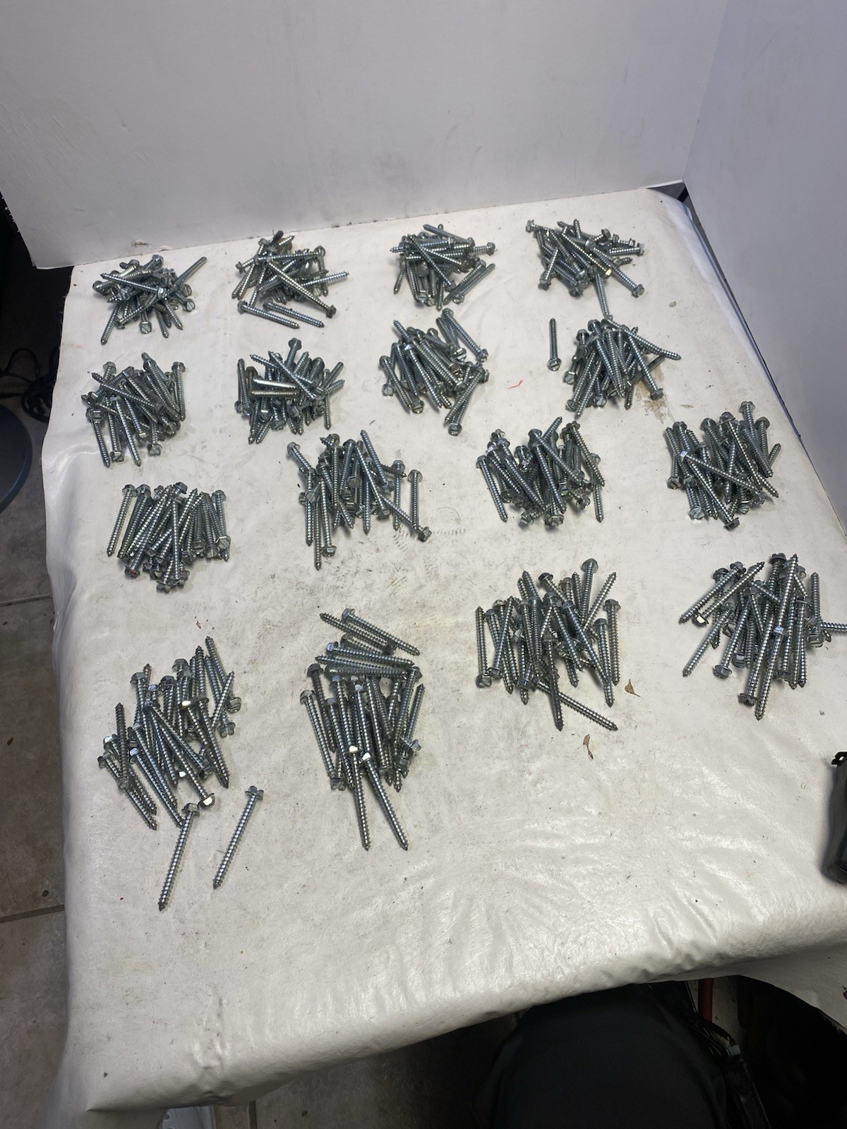 (200 Pcs.) Hex Head 3/8 x 2-1/2 Lag Bolts A307 Zinc Plate Wood Screws Huge Lot