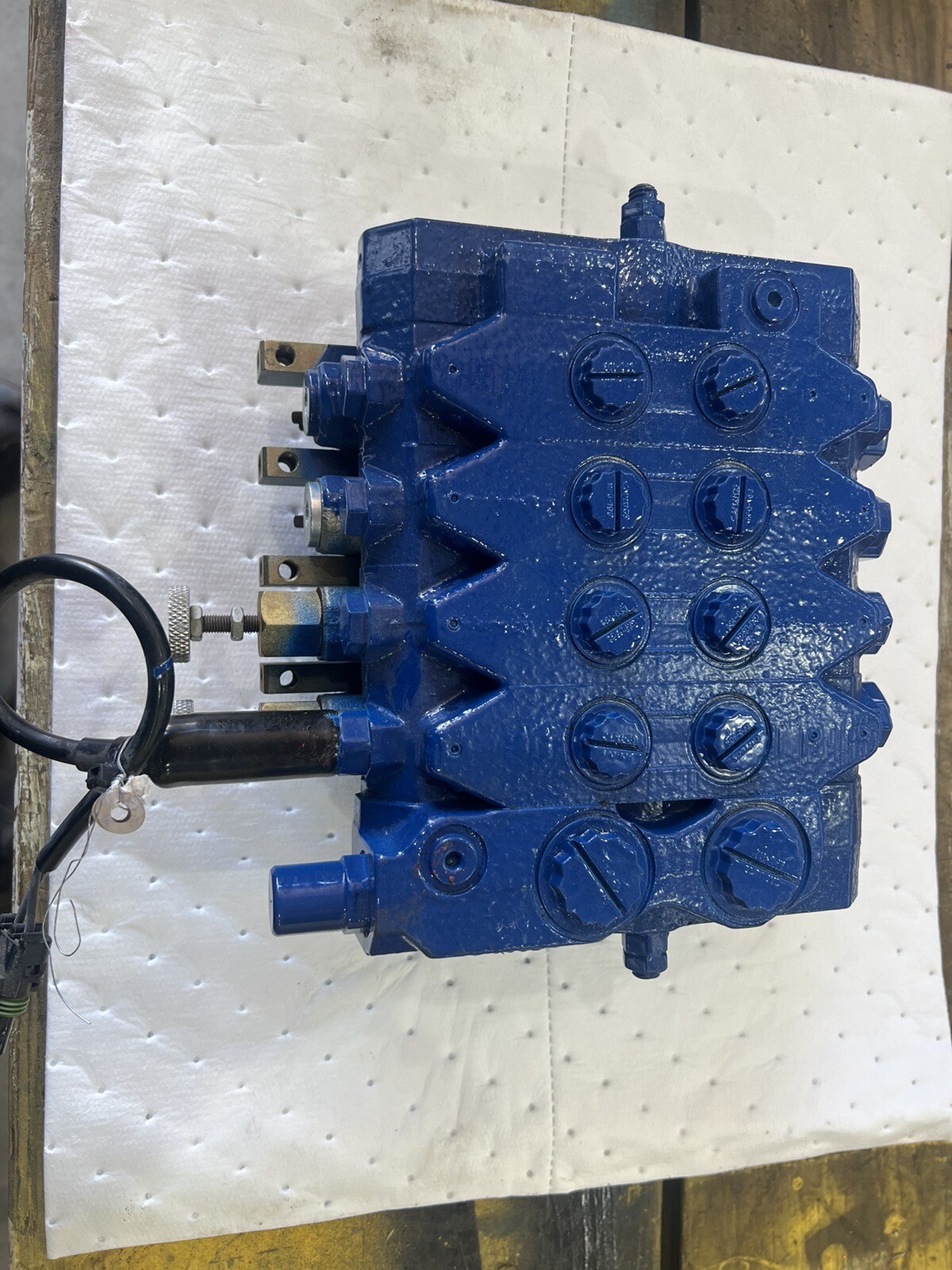 Set Of 4 Hydraulic Proportional Directional Valves DB5195.800, VPL244-68