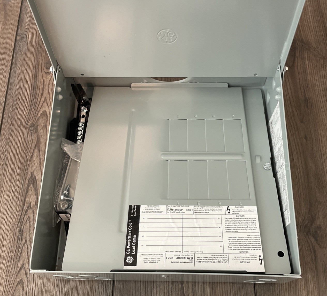 GE Outdoor Main Lug Circuit Breaker Panel 125 Amp 8-Space 16-Circuit TLM812RCUP