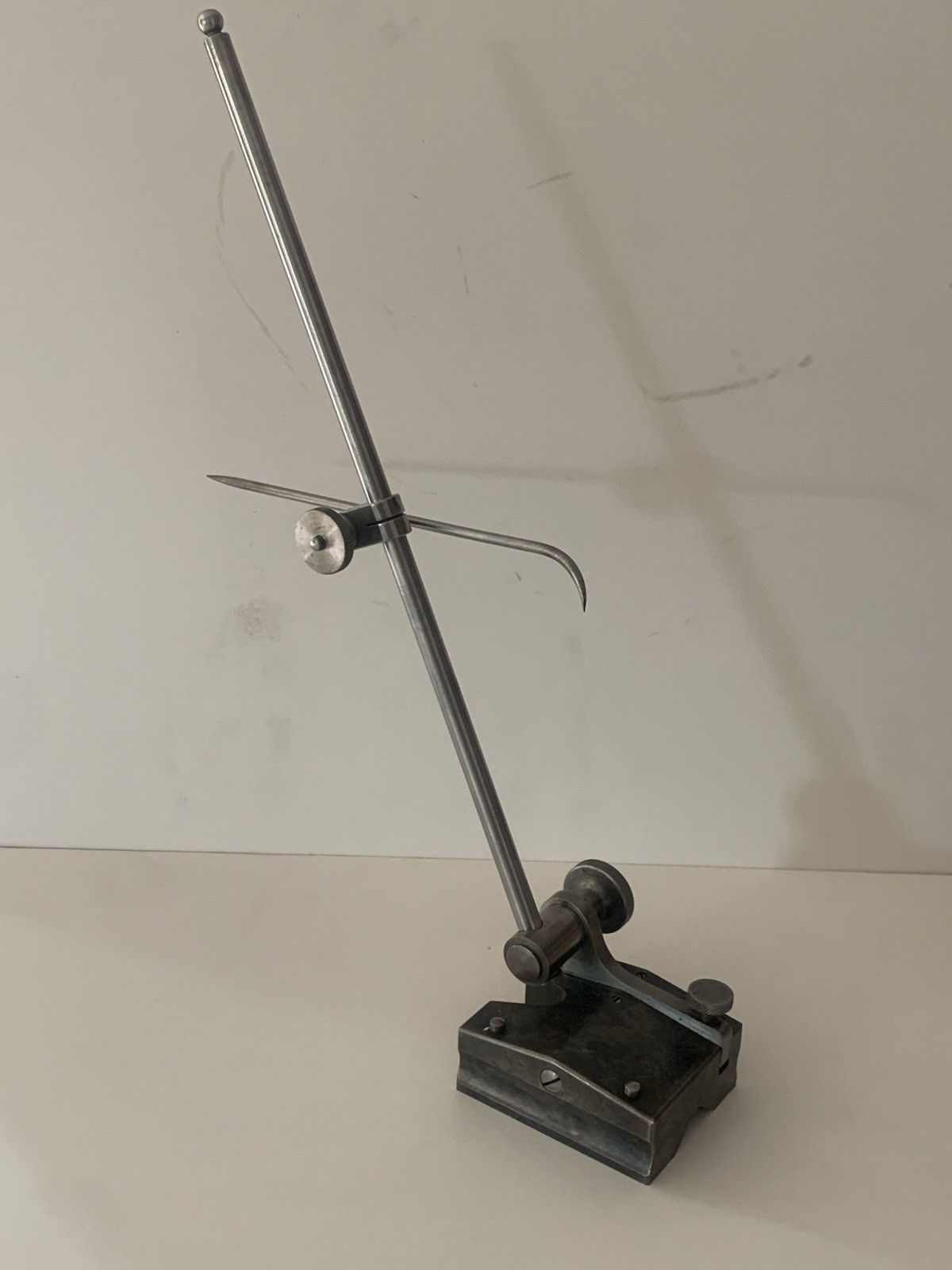 Starrett No. 257 Surface Gage w/ 12”Spindle Scriber, Extension Rod Starrett Snug