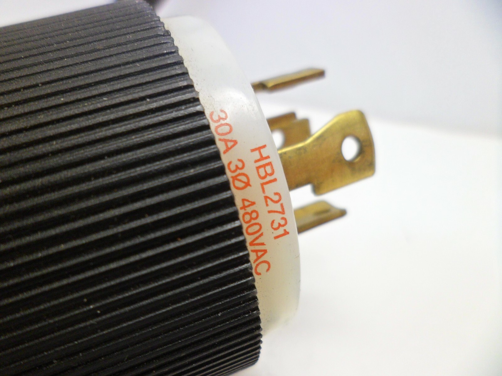 HUBBELL HBL2731 TWIST LOCK CONNECTOR W/56-3/4″ LONG CORD 30A 3PH. 480VAC. NOS