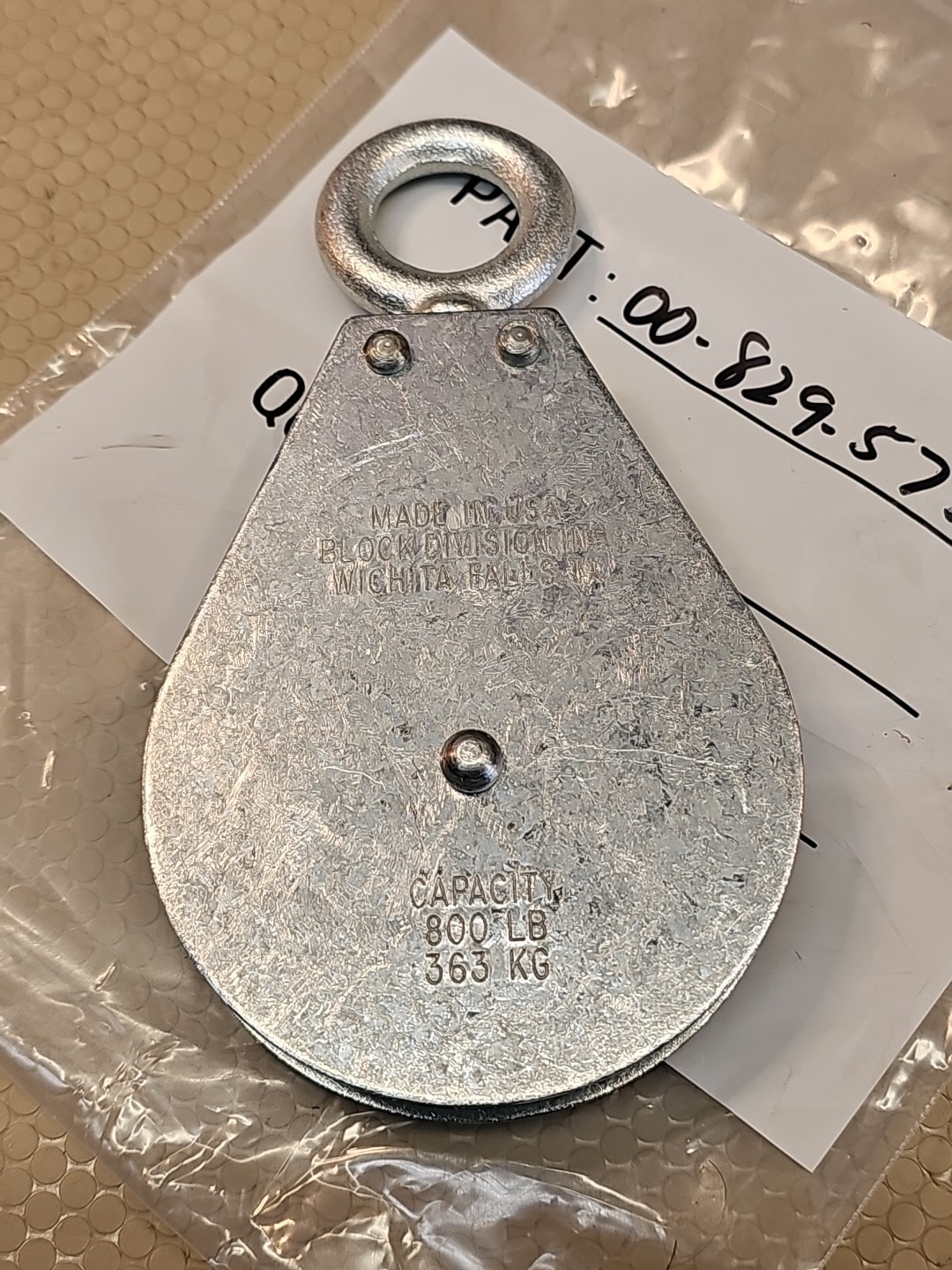 Block Division Swivel Eye Pulley Block 800 lb cap 363 kg