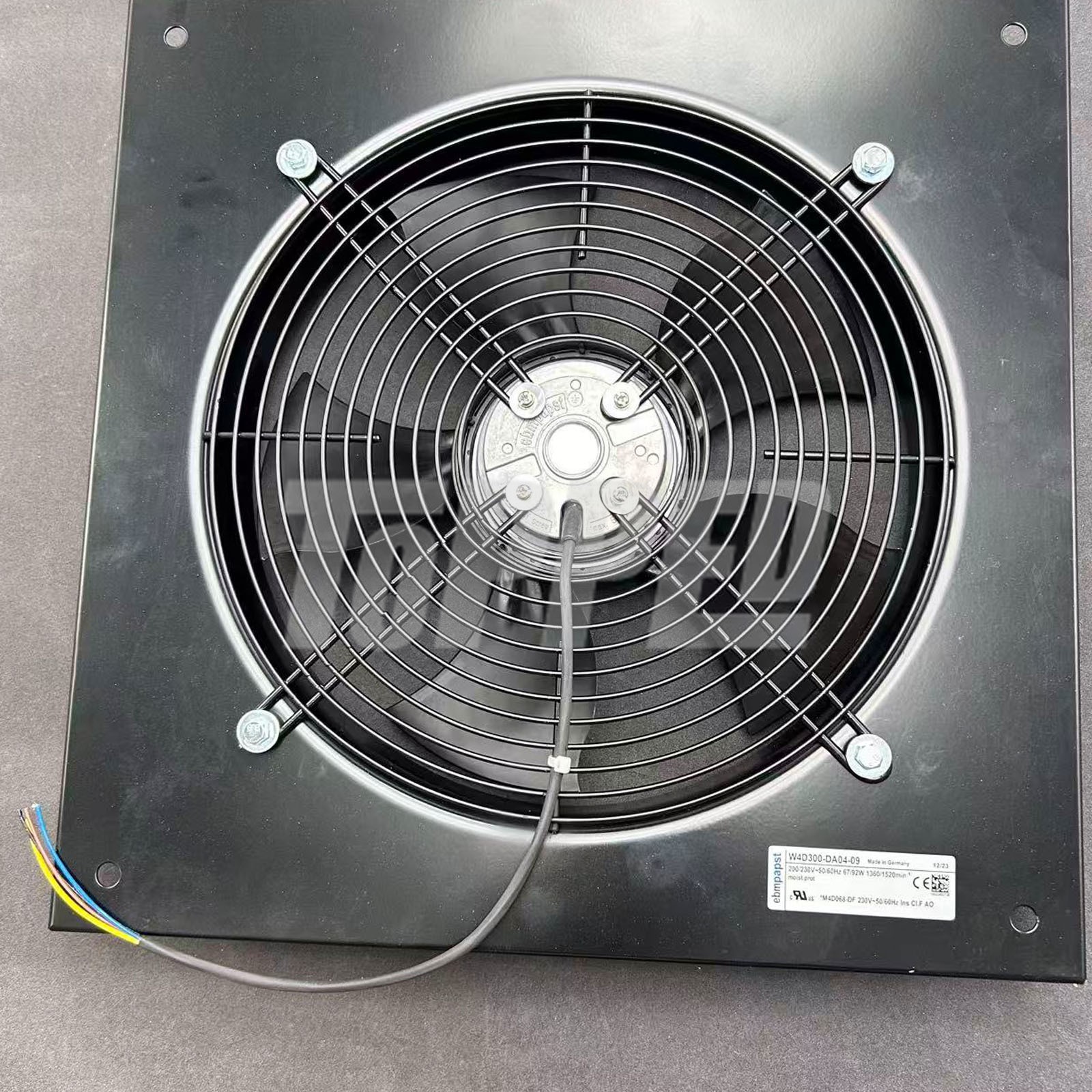 W4D300-DA04-09 Axial Cooling Fan for W4D300-DT04-09 230/400VAC 65/90W Inverter