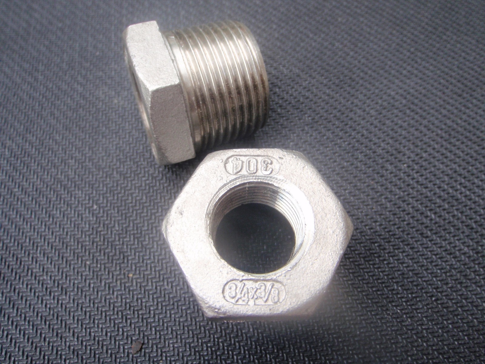 2 PACK STAINLESS STEEL BUSHING REDUCER 3/4″ x 3/8″ NPT PIPE BS-075-037